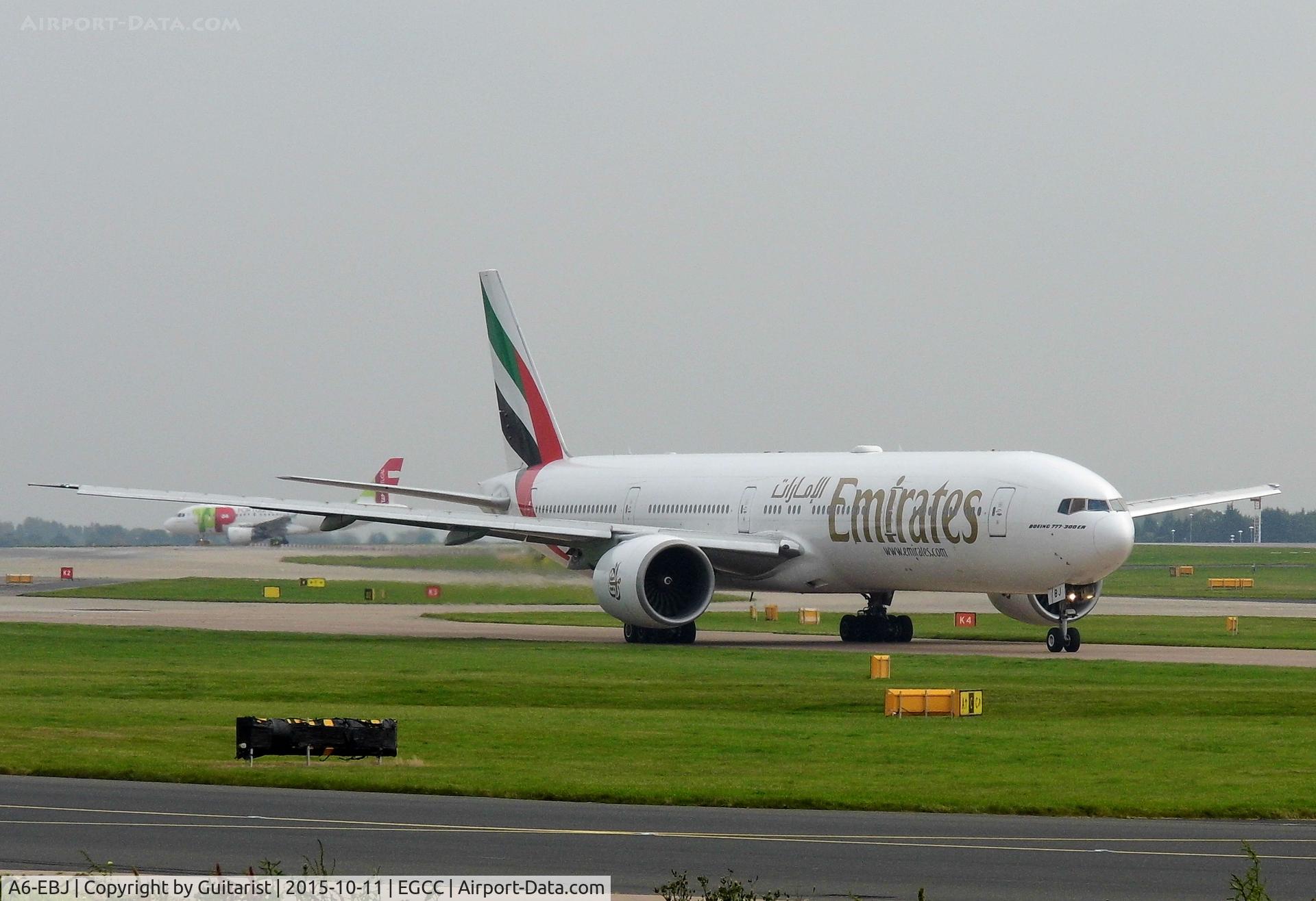 A6-EBJ, 2005 Boeing 777-36N/ER C/N 32787, At Manchester