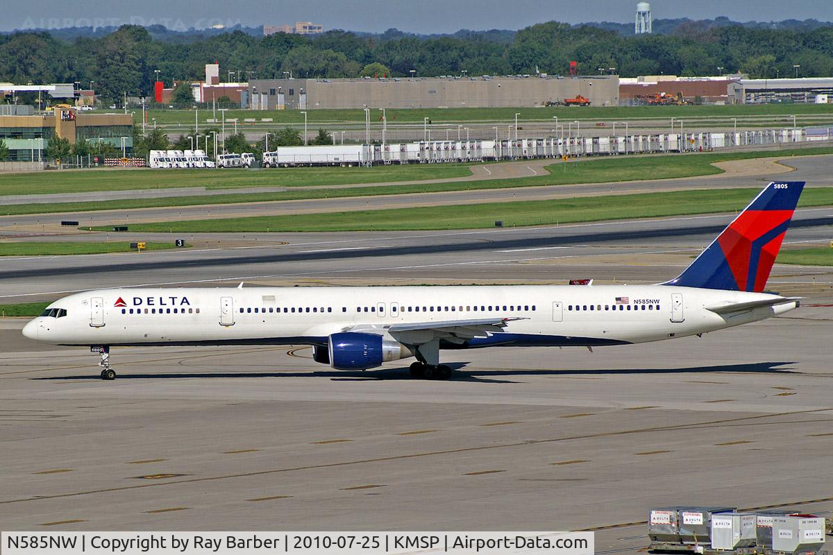 N585NW, 2002 Boeing 757-351 C/N 32985, Boeing 757-351 [32985] (Delta Air Lines) Minneapolis-St Paul International~N 25/07/2010