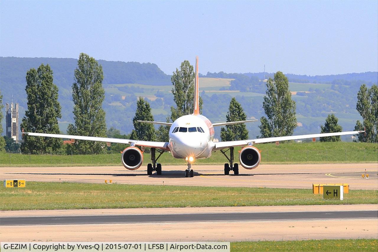 G-EZIM, 2005 Airbus A319-111 C/N 2495, Airbus A319-111, Taxiing to holding point Hotel rwy 15, Bâle-Mulhouse-Fribourg airport (LFSB-BSL)