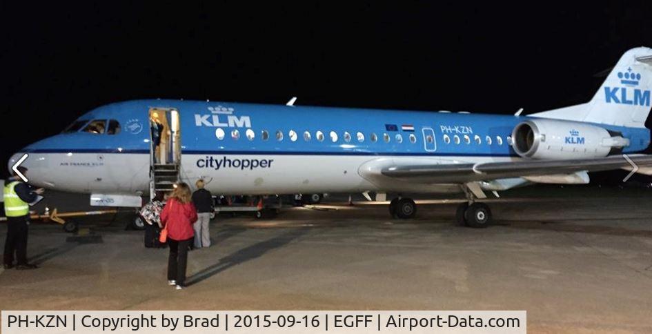 PH-KZN, 1995 Fokker 70 (F-28-0070) C/N 11553, Boarding KLM 1058 at 5:43a 16 Sep 2015