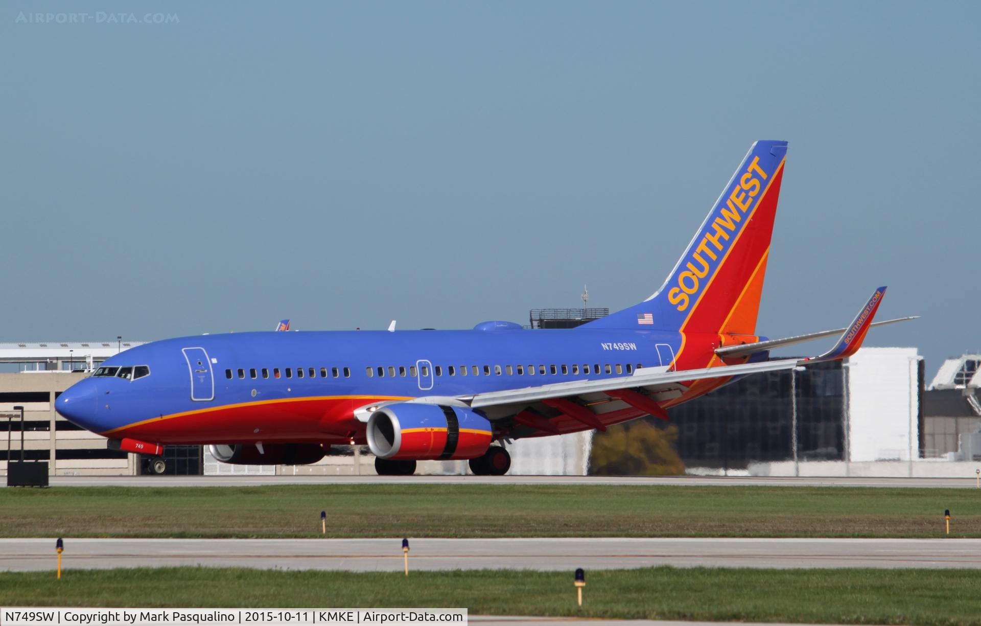 N749SW, 1999 Boeing 737-7H4 C/N 29801, Boeing 737-700