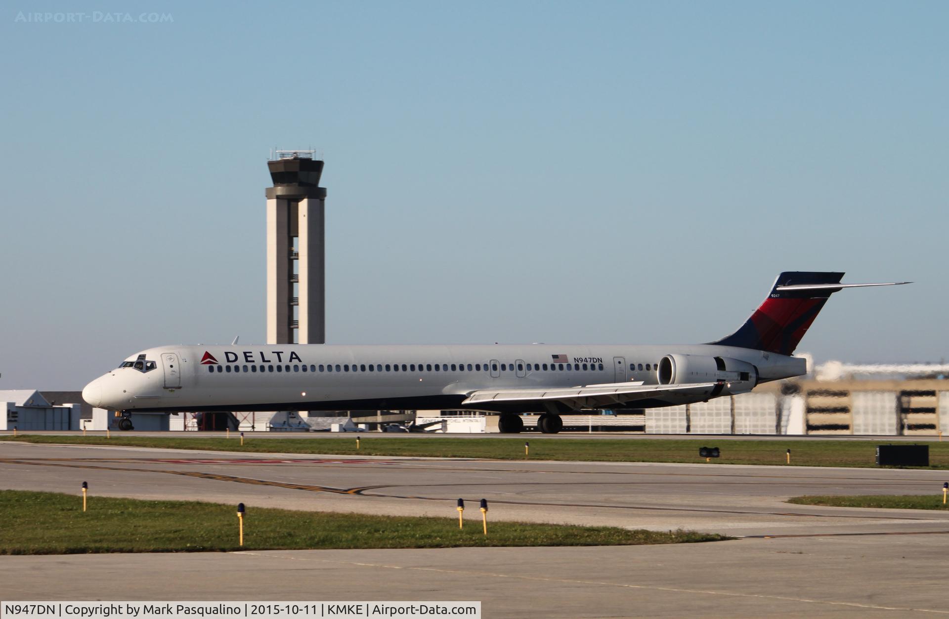 N947DN, 1996 McDonnell Douglas MD-90-30 C/N 53355, MD-90-30