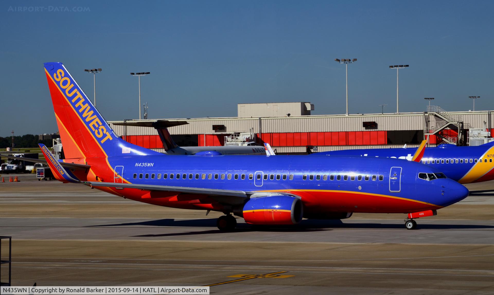 N435WN, 2003 Boeing 737-7H4 C/N 32455, Taxi Atlanta