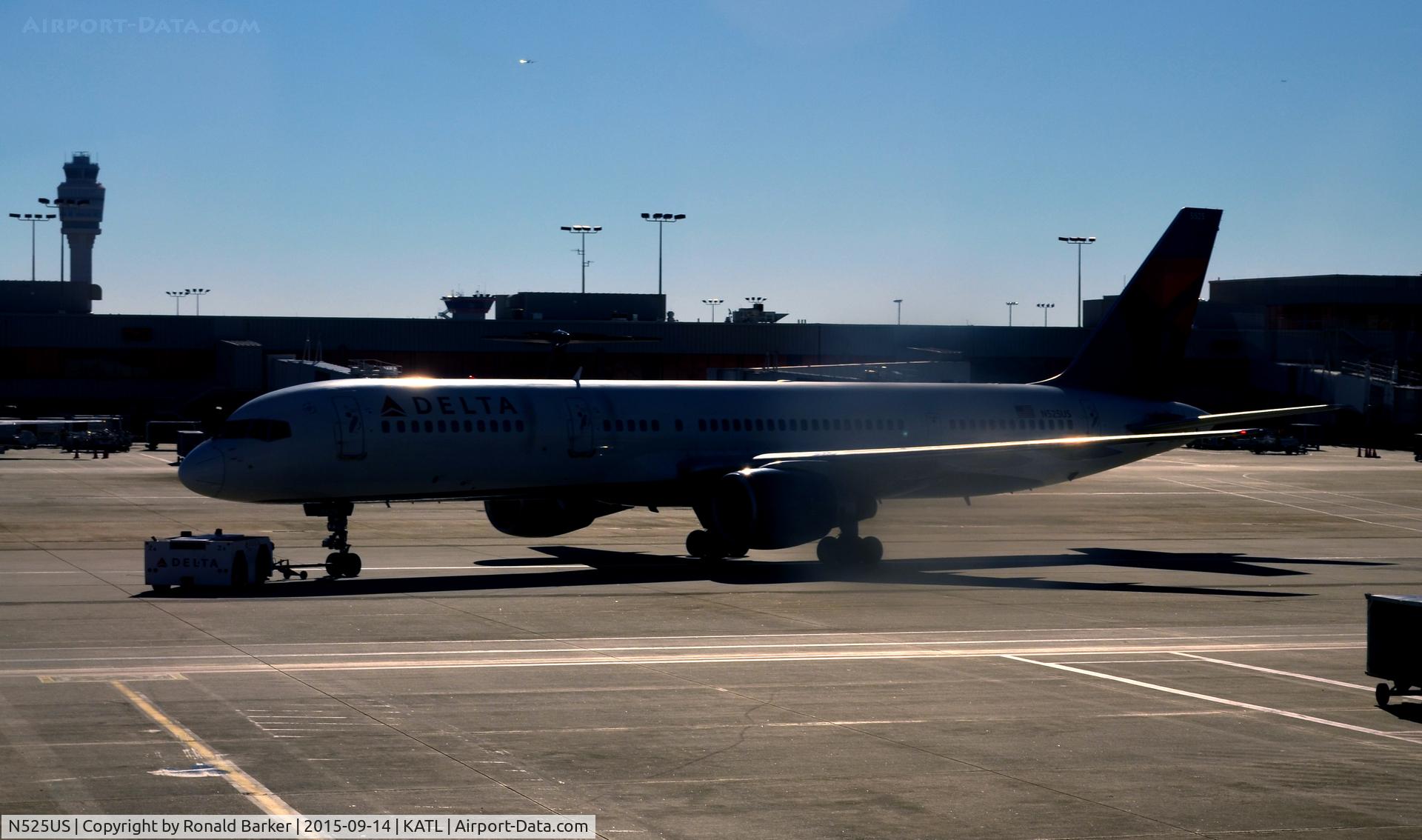 N525US, 1987 Boeing 757-251 C/N 23619, Pushback Atlanta