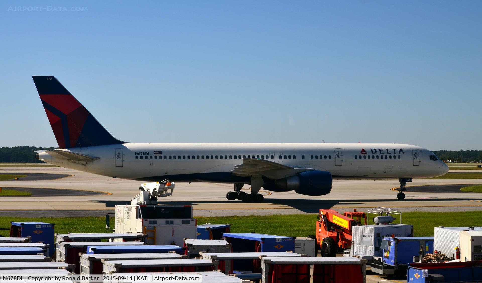 N678DL, 1998 Boeing 757-232 C/N 25983, Taxi Atlanta