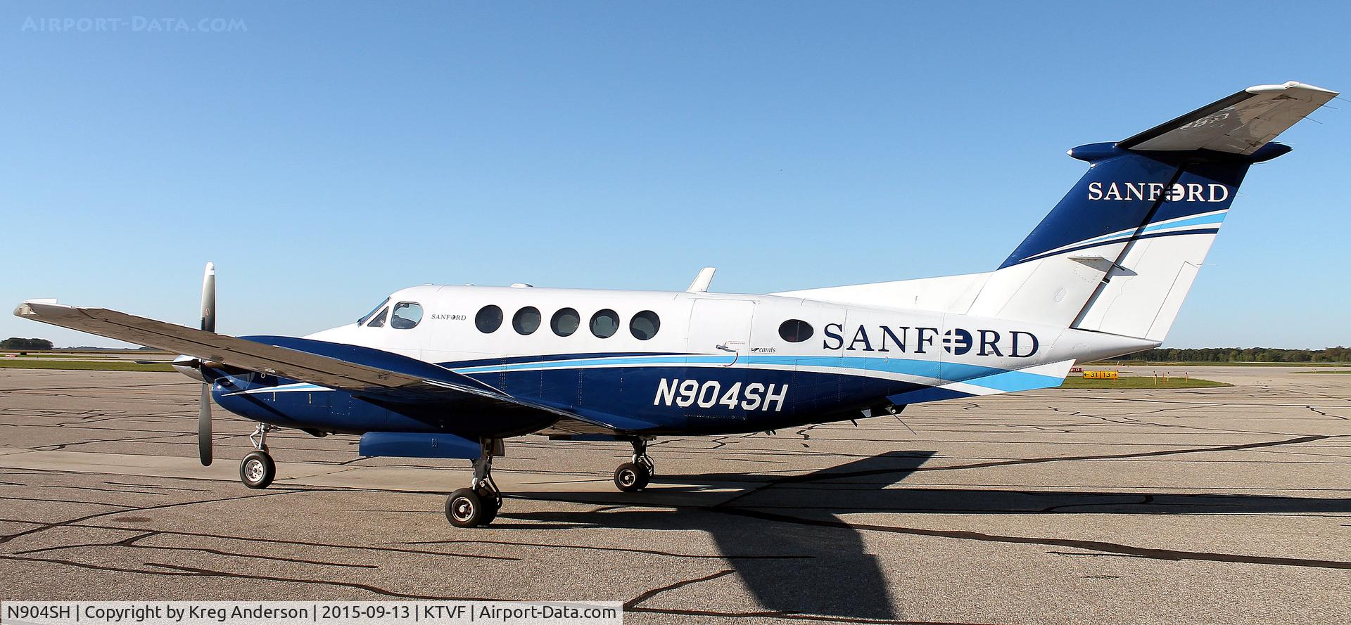 N904SH, 1998 Raytheon B200 King Air C/N BB-1614, Sanford Medical's Raytheon B200 King Air on the ramp in Thief River Falls, MN.