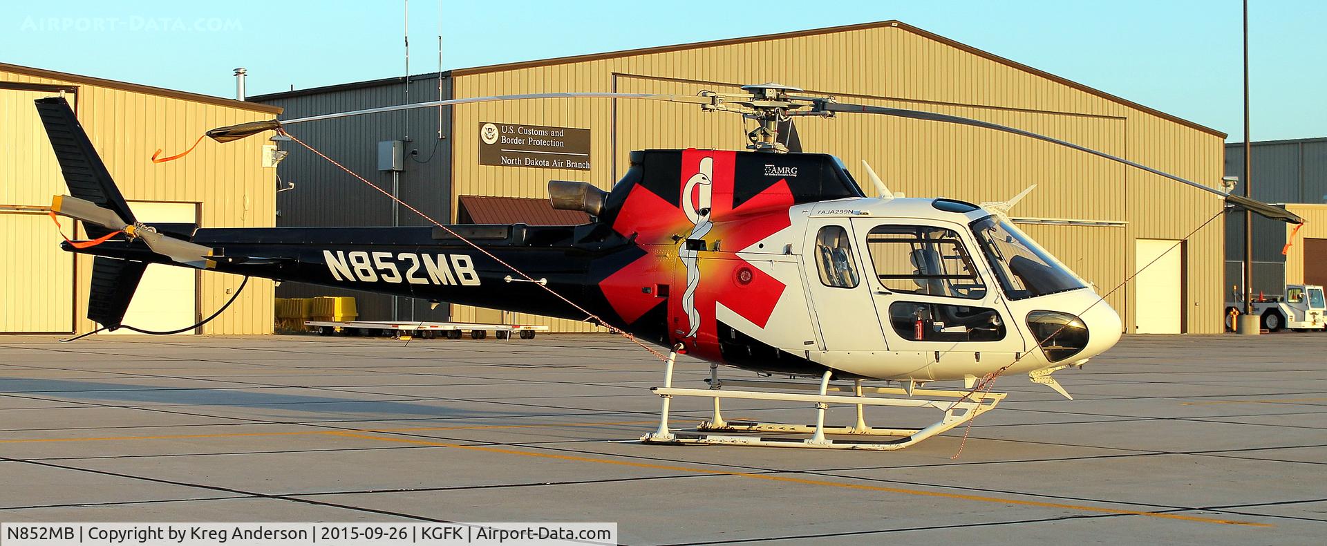 N852MB, Eurocopter AS-350B-3 Ecureuil Ecureuil C/N 7278, Valley Med Flight's Eurocopter AS-350B-3 Astar on the ramp in Grand Forks, ND.
