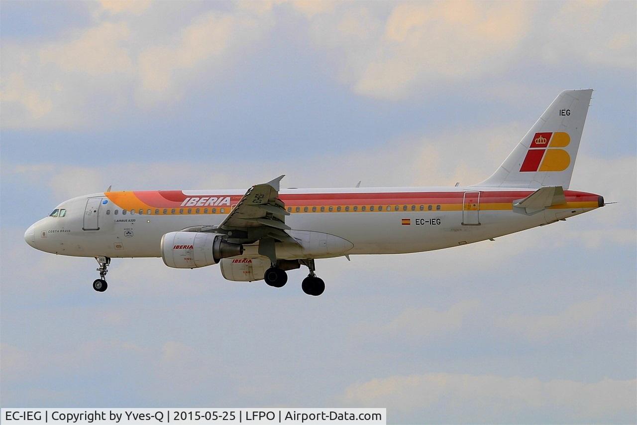 EC-IEG, 2001 Airbus A320-214 C/N 1674, Airbus A320-214, Short approach rwy 26, Paris-Orly airport (LFPO-ORY)