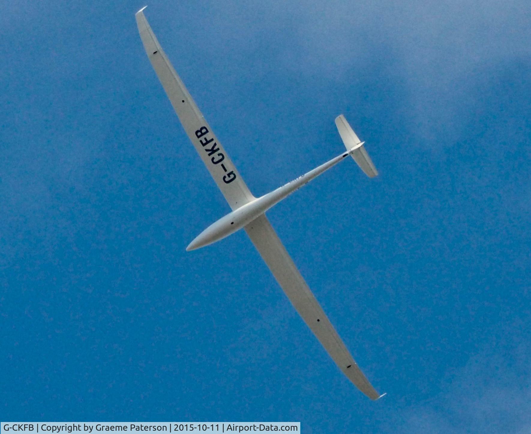 G-CKFB, 2003 Schempp-Hirth Discus 2T C/N 30/179, Over Bishop Norton village 11/10/2015