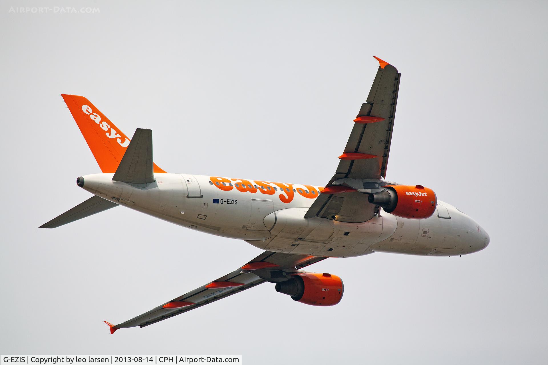 G-EZIS, 2005 Airbus A319-111 C/N 2528, Copenhagen 14.8.13