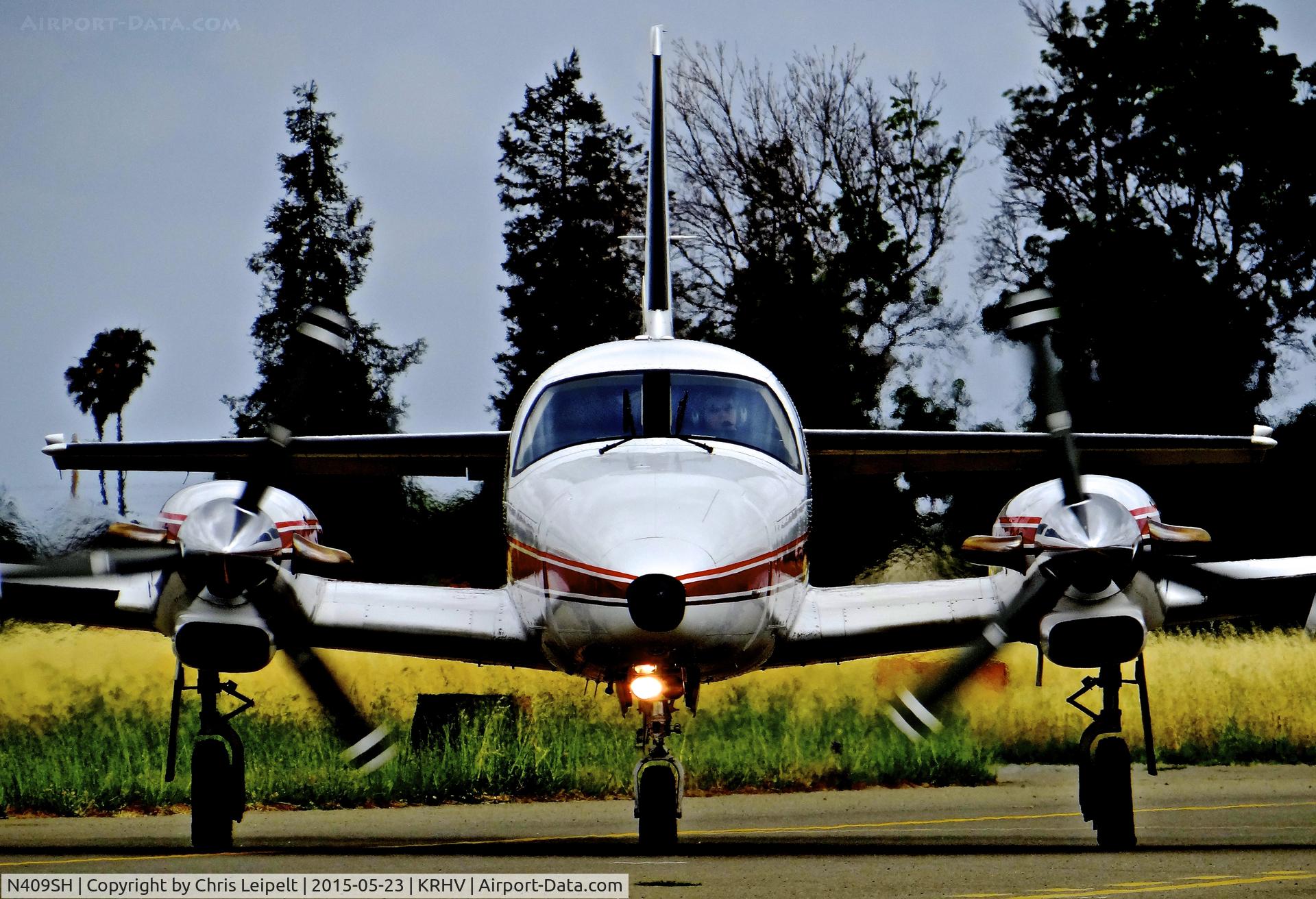 N409SH, 1981 Piper PA-31T1 Cheyenne I C/N 31T-8104052, Ohio-based 1981 Piper Cheyenne I clear of runway 31R taxing to transient parking after and IFR flight from Petaluma. It just came to visit friends, and it is never coming back to Reid Hillview.