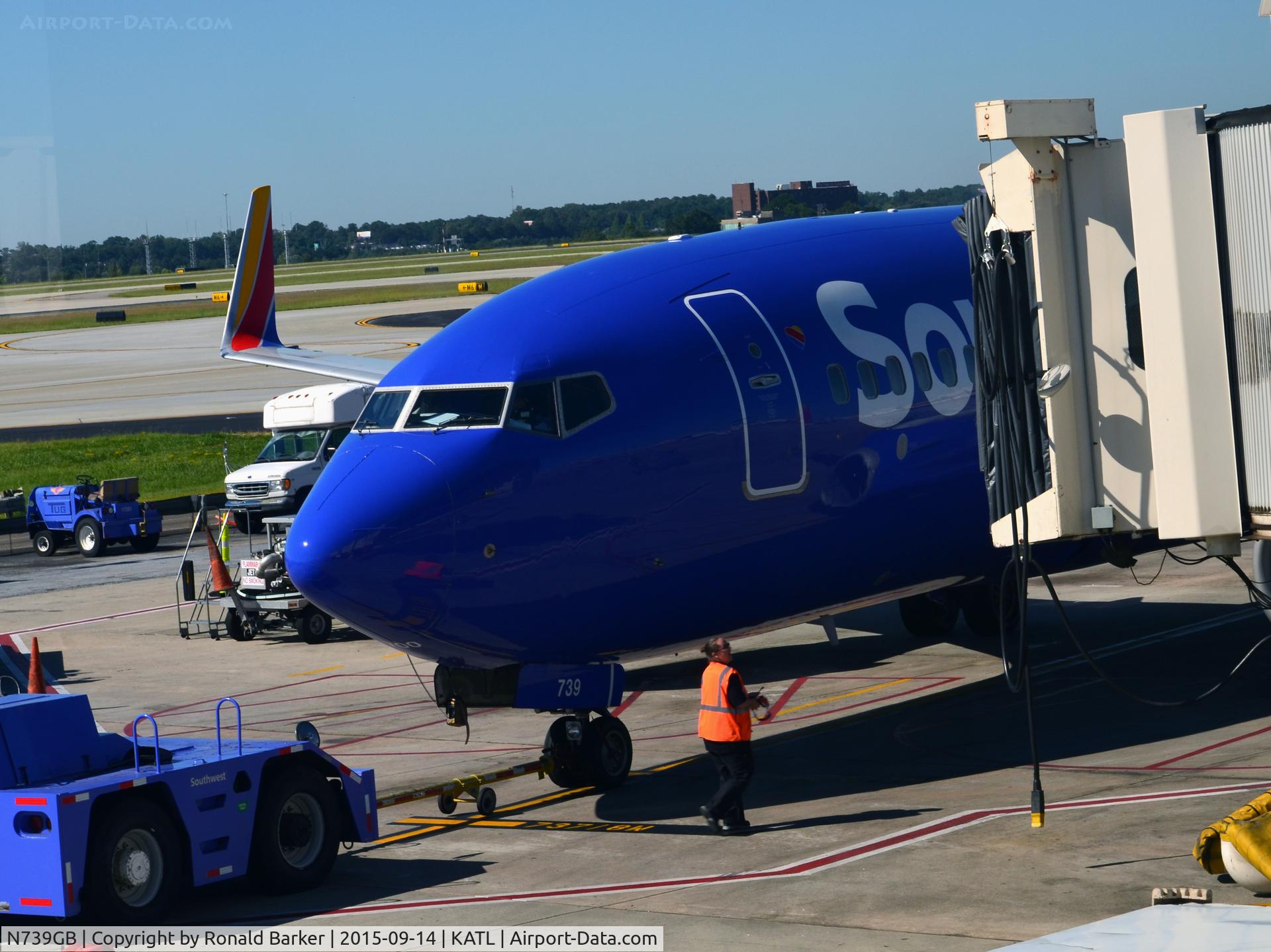 N739GB, 1998 Boeing 737-7H4 C/N 29275, At t he gate Atlanta