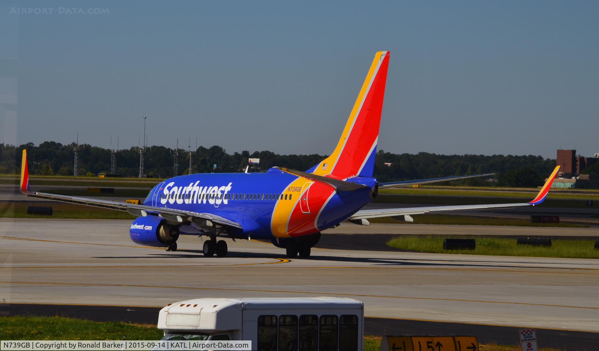 N739GB, 1998 Boeing 737-7H4 C/N 29275, Taxi Atlanta