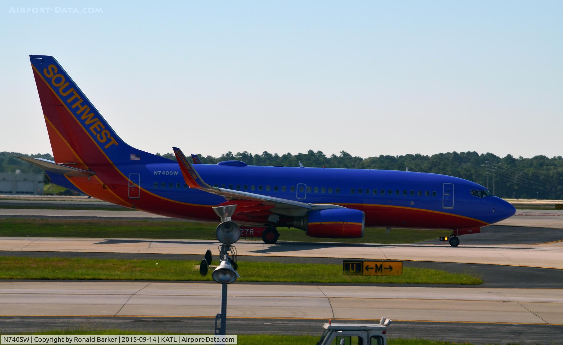 N740SW, 1998 Boeing 737-7H4 C/N 29276, Taxi Atlanta