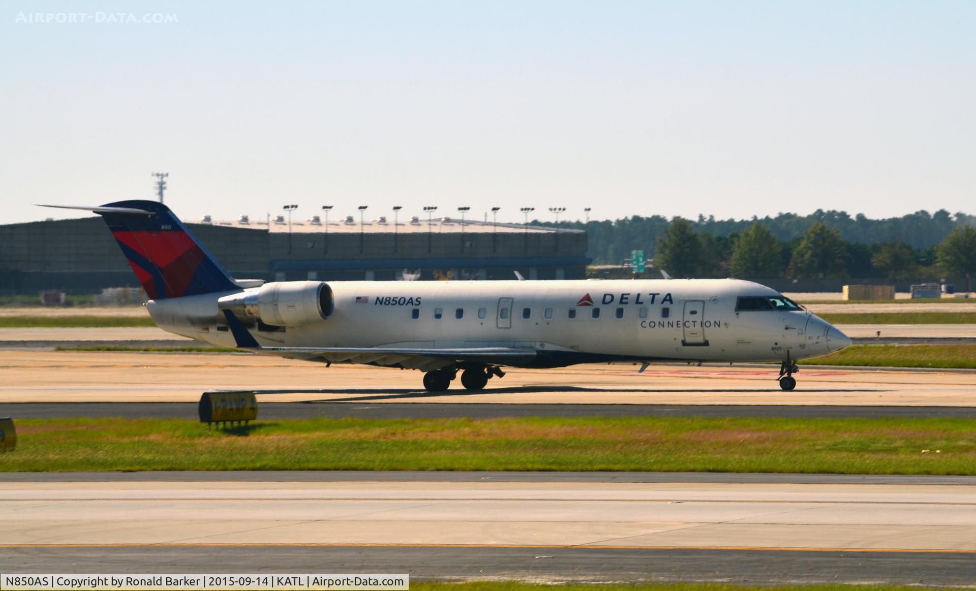 N850AS, 1999 Bombardier CRJ-200ER (CL-600-2B19) C/N 7355, Taxi Atlanta