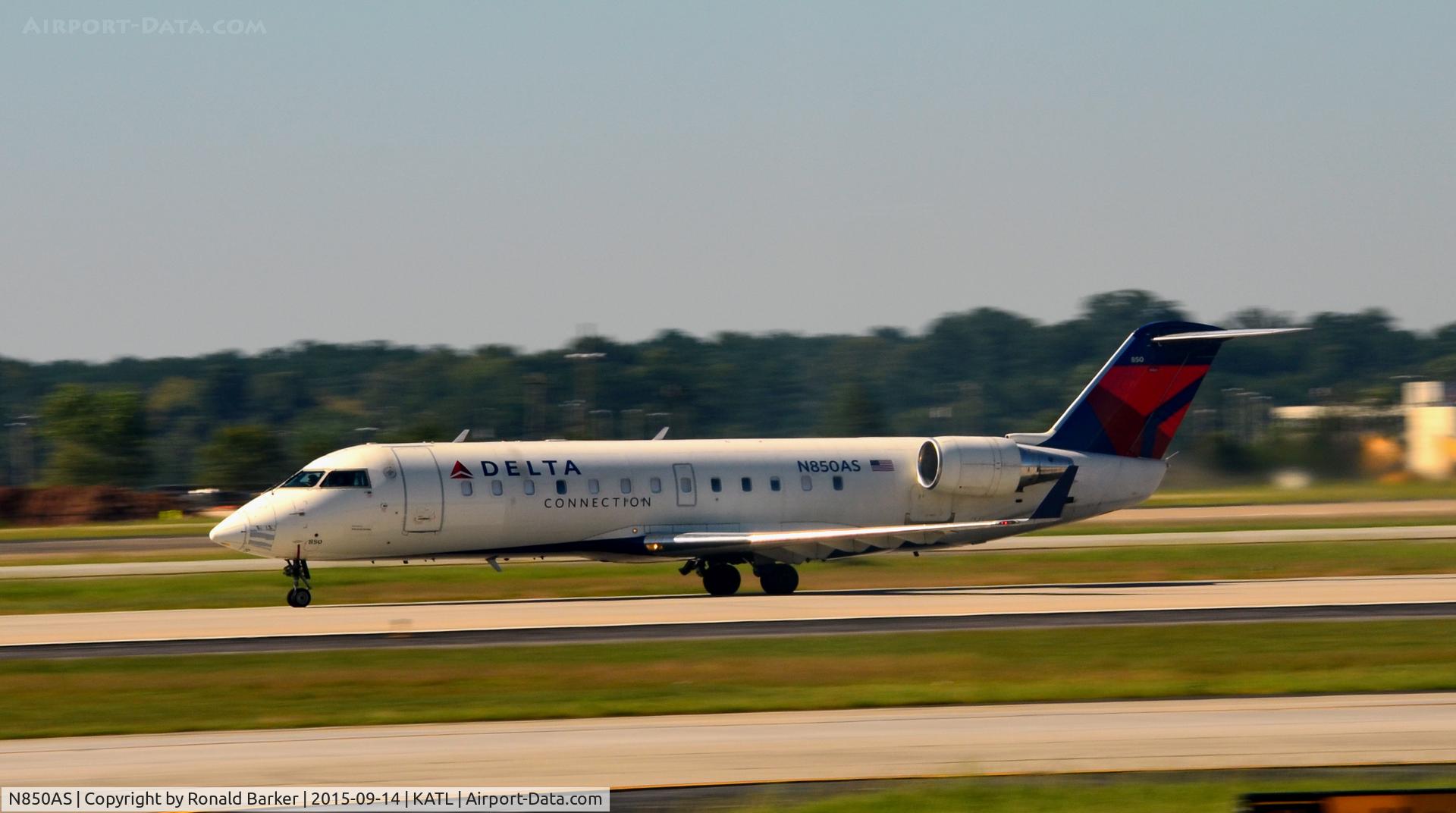 N850AS, 1999 Bombardier CRJ-200ER (CL-600-2B19) C/N 7355, Takeoff Atlanta