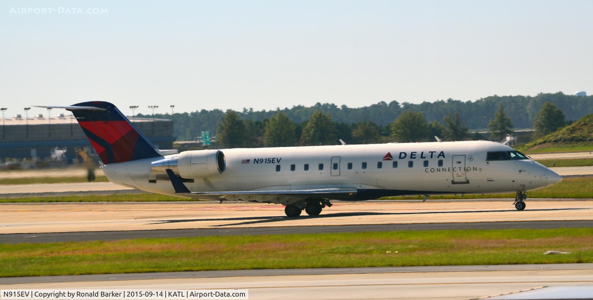 N915EV, 2003 Bombardier CRJ-200ER (CL-600-2B19) C/N 7754, Taxi Atlanta