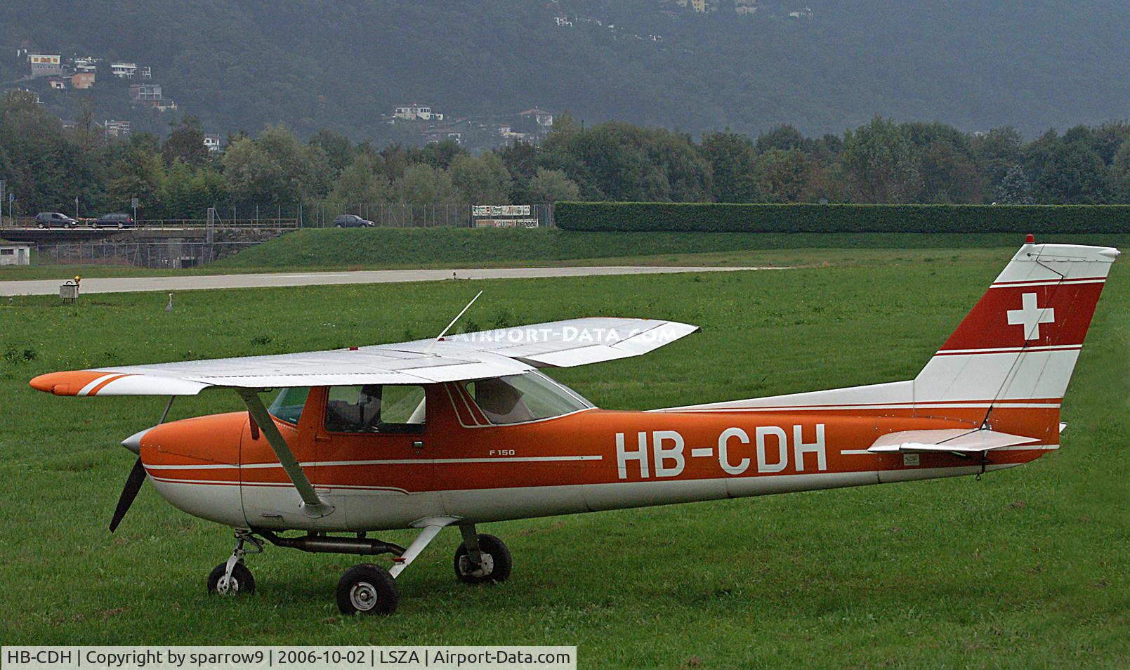 HB-CDH, 1973 Reims F150L C/N F15000924, Parked outside in rainy weather.