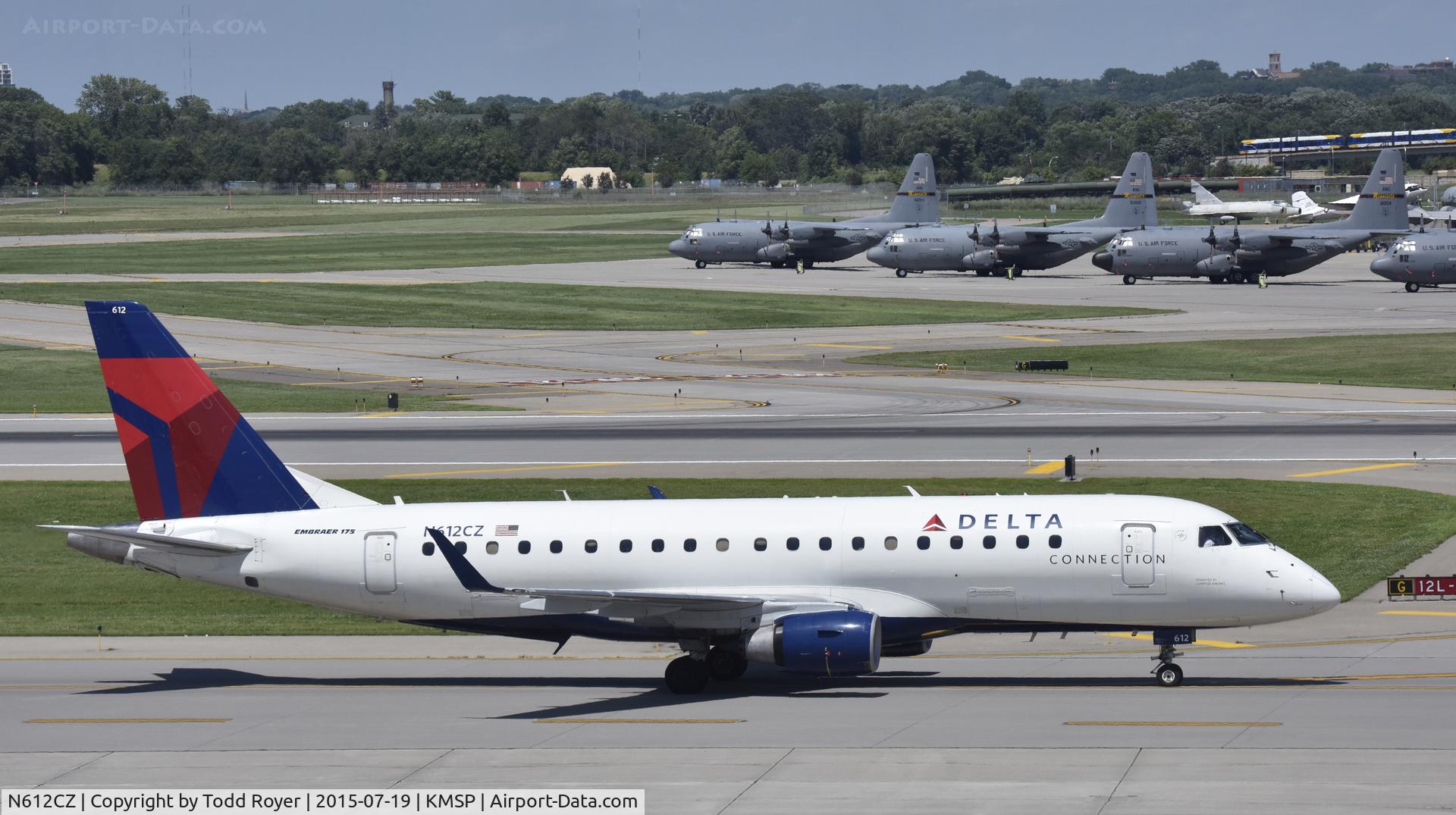 N612CZ, 2007 Embraer 175LR (ERJ-170-200LR) C/N 17000201, Taxiing at MSP