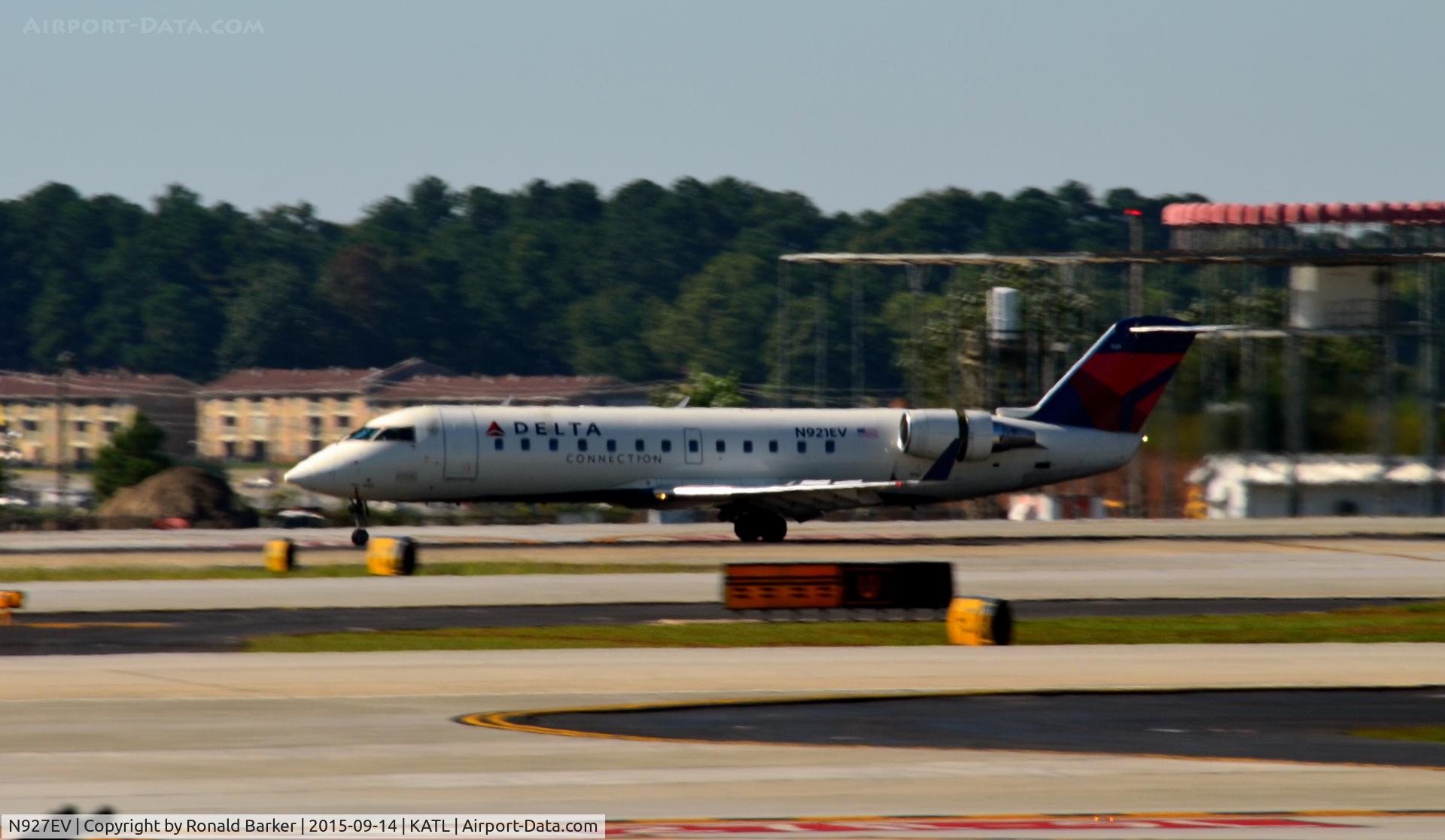 N927EV, 2003 Bombardier CRJ-200ER (CL-600-2B19 C/N 7844, Landing Atlanta