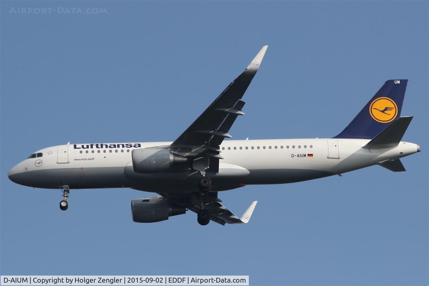 D-AIUM, 2015 Airbus A320-214 C/N 6577, Inbound traffic for rwy 25R....