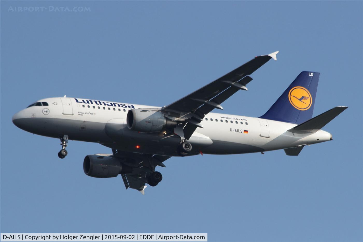 D-AILS, 1997 Airbus A319-114 C/N 729, Inbound traffic for rwy 25R....