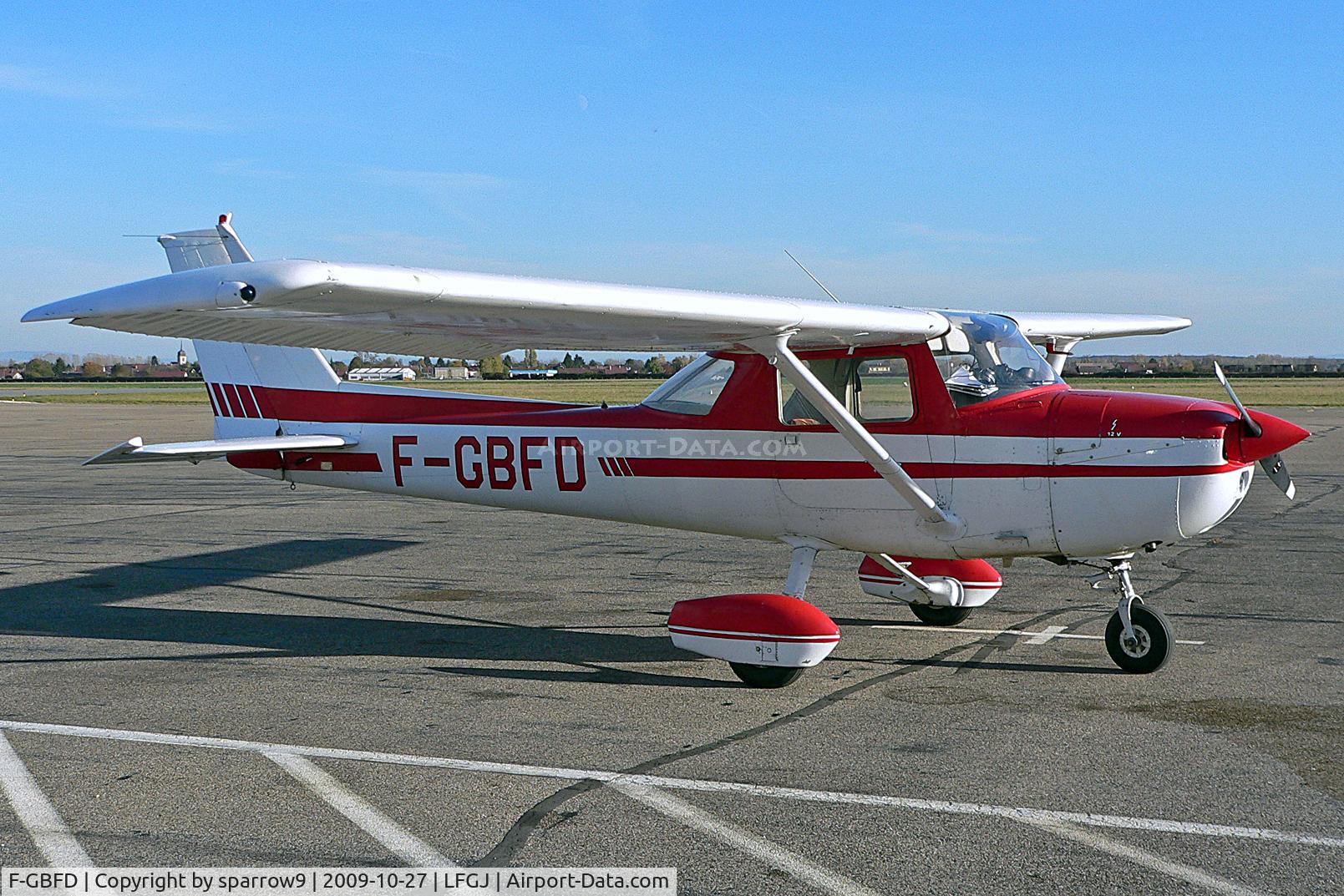 F-GBFD, 1976 Reims F150M C/N 1356, On the tarmac at Dôle, a slightly different paint.