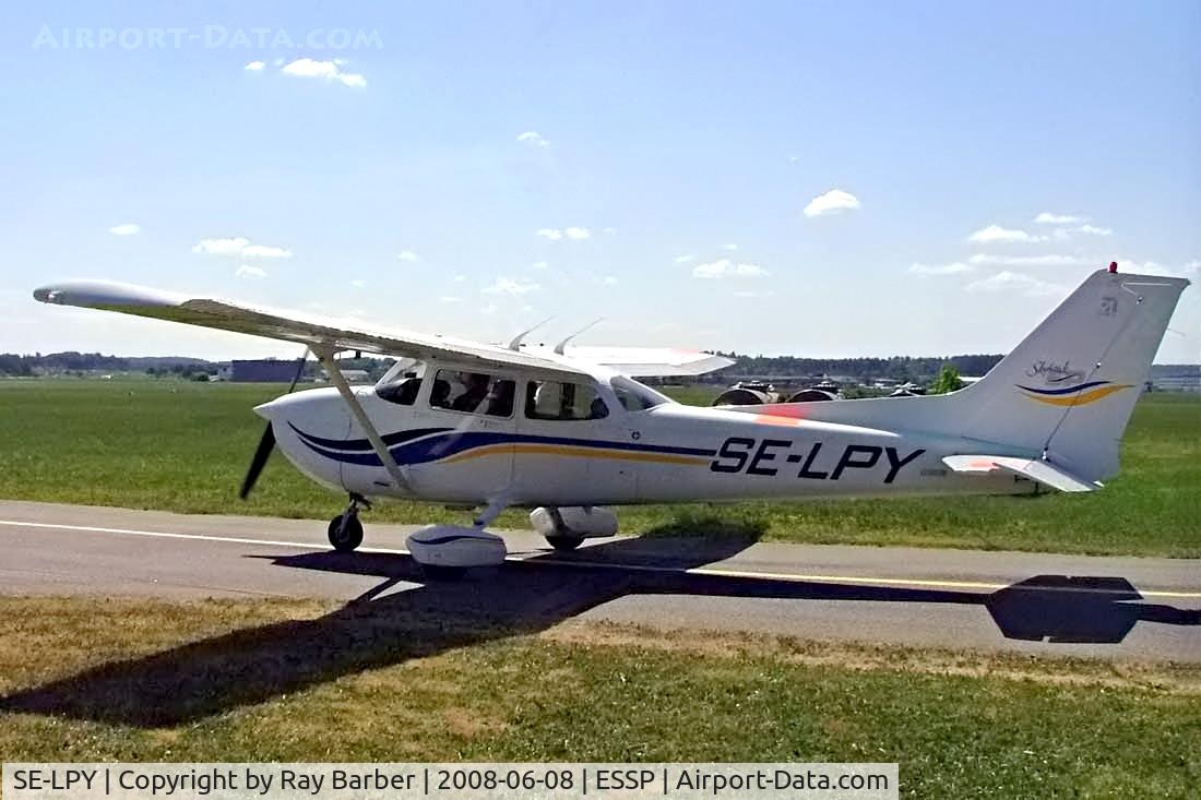 SE-LPY, Cessna 172S C/N 172S8632, Cessna 172S Skyhawk SP [172S-8632] Norrkoping-Kungsangen~SE 08/06/2008