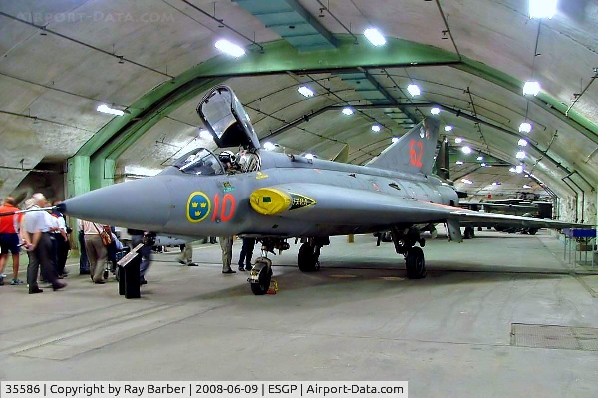 35586, 1969 Saab J-35J Draken C/N 35-586, SAAB J35F Draken [35586] (Swedish Air Force) Gothenburg-Save~SE 09/06/2008