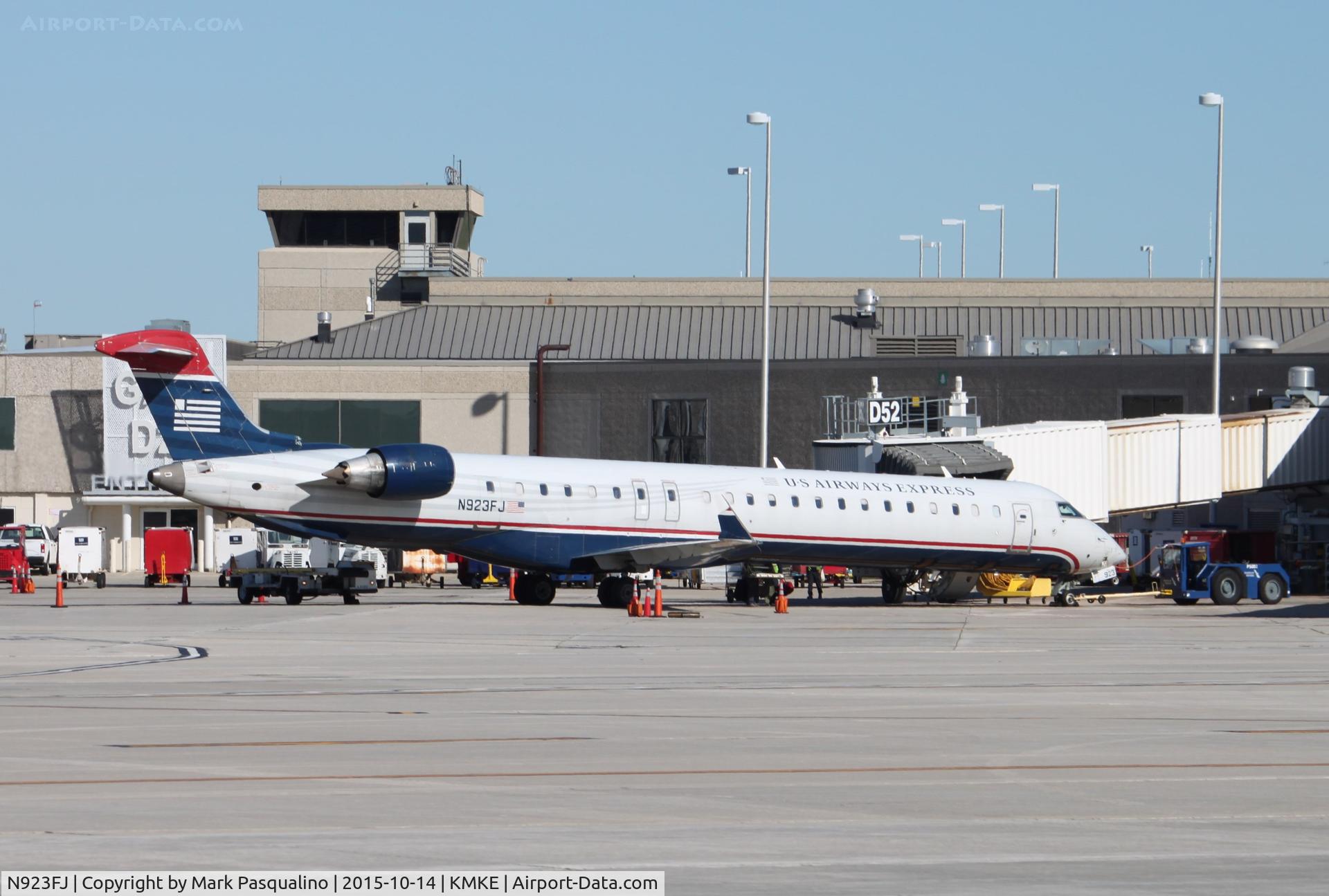 N923FJ, 2004 Bombardier CRJ-900ER (CL-600-2D24) C/N 15023, CL600-2D24