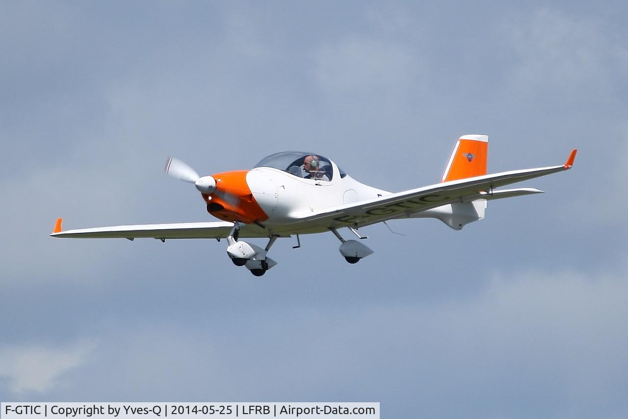 F-GTIC, 2003 Aquila A210 (AT01) C/N AT01-133, Aquila A210 (AT01), Take off rwy 25L, Brest-Bretagne airport (LFRB-BES)