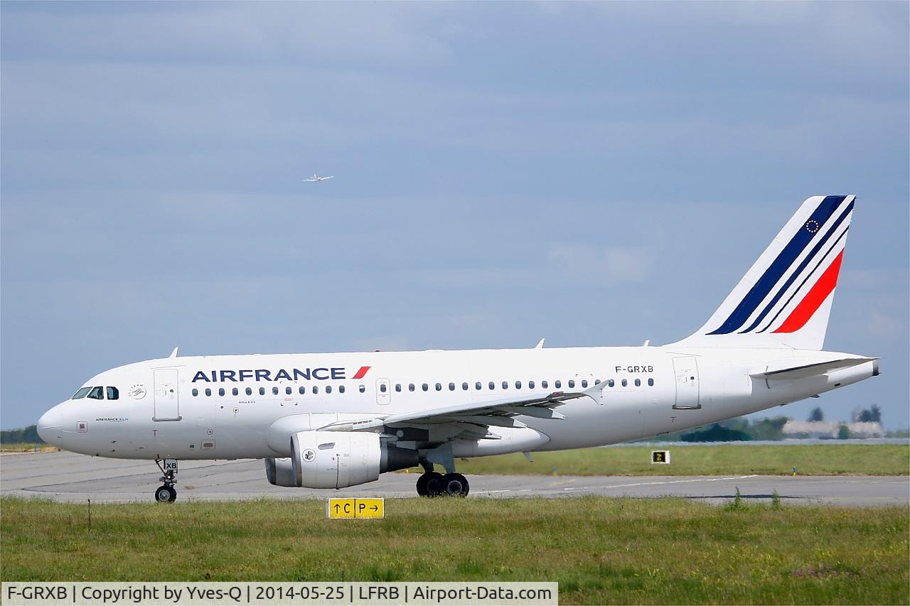 F-GRXB, 2001 Airbus A319-111 C/N 1645, Airbus A319-111, Taxiing to holding point Charlie, Brest-Bretagne airport (LFRB-BES)