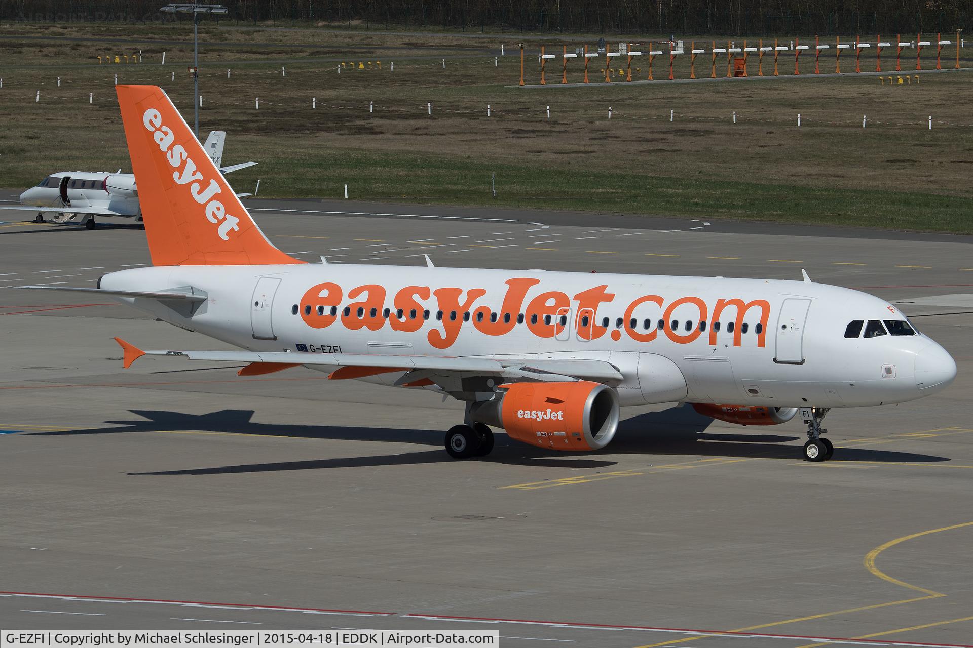 G-EZFI, 2009 Airbus A319-111 C/N 3888, taxxing to runway 14L at the cologne airport