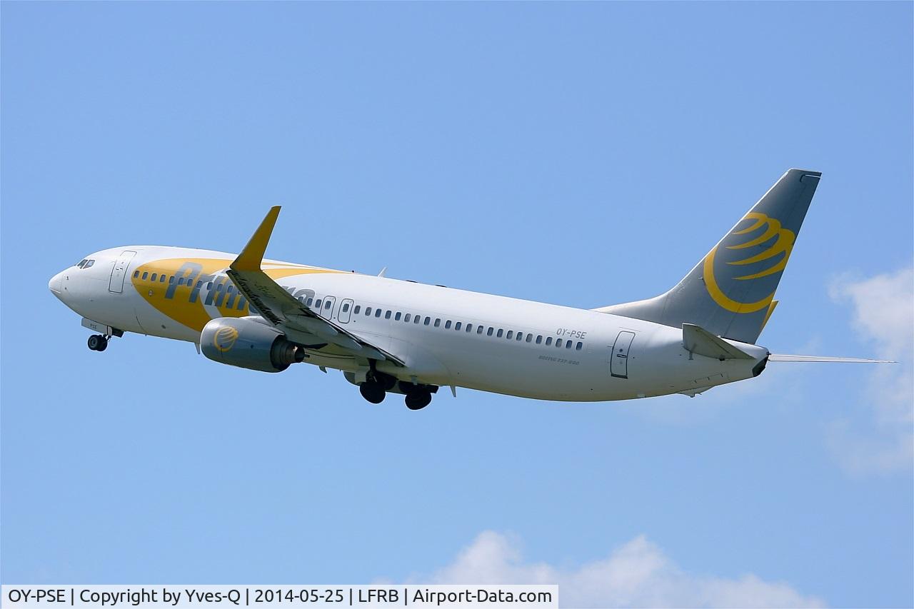 OY-PSE, 2000 Boeing 737-809 C/N 30664, Boeing 737-809, Take-off Rwy 25L, Brest-Bretagne Airport (LFRB-BES)