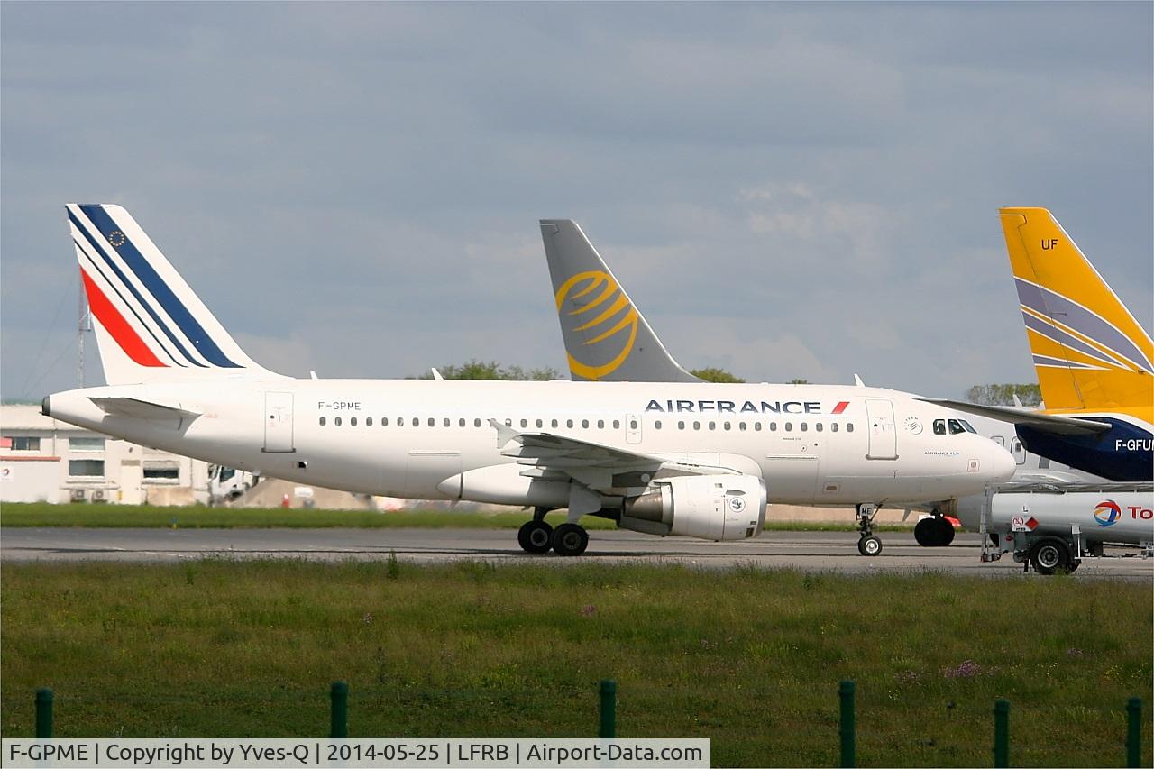 F-GPME, 1996 Airbus A319-113 C/N 625, Airbus A319-113, Taxiing to boarding area, Brest-Bretagne airport (LFRB-BES)