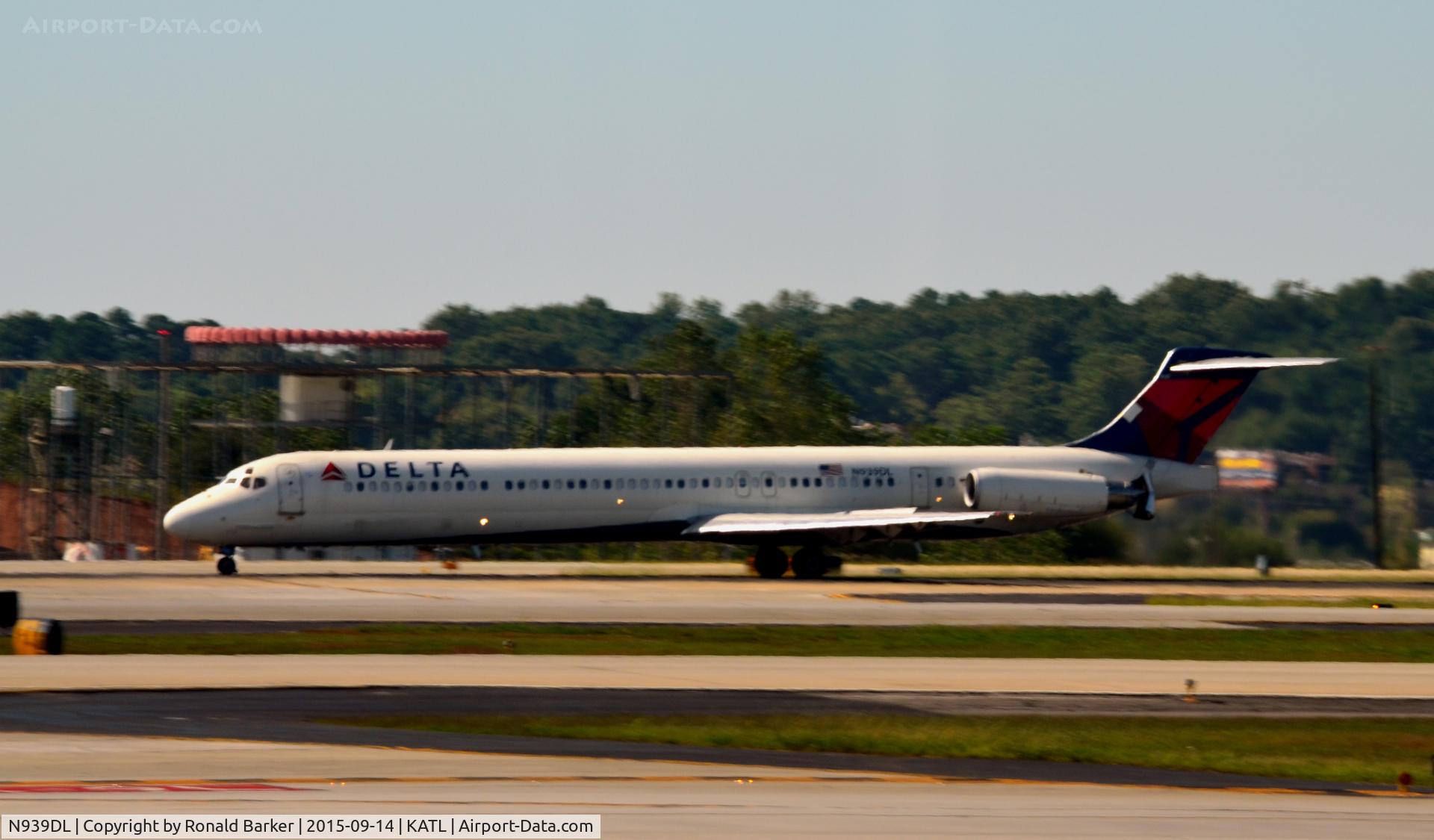 N939DL, 1989 McDonnell Douglas MD-88 C/N 49812, Landing Atlanta