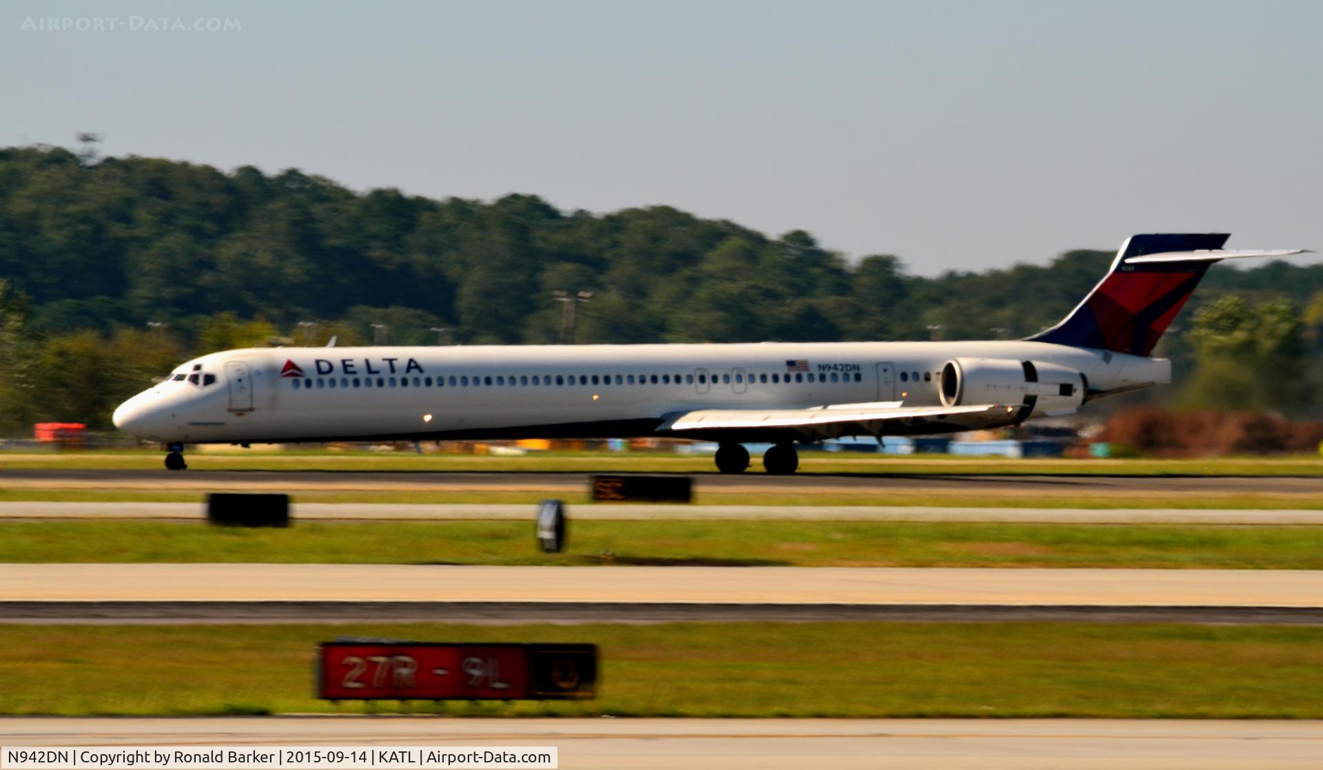 N942DN, 1997 McDonnell Douglas MD-90-30 C/N 53556, Landing Atlanta
