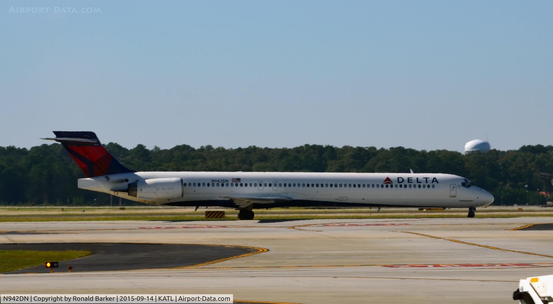 N942DN, 1997 McDonnell Douglas MD-90-30 C/N 53556, Taxi Atlanta