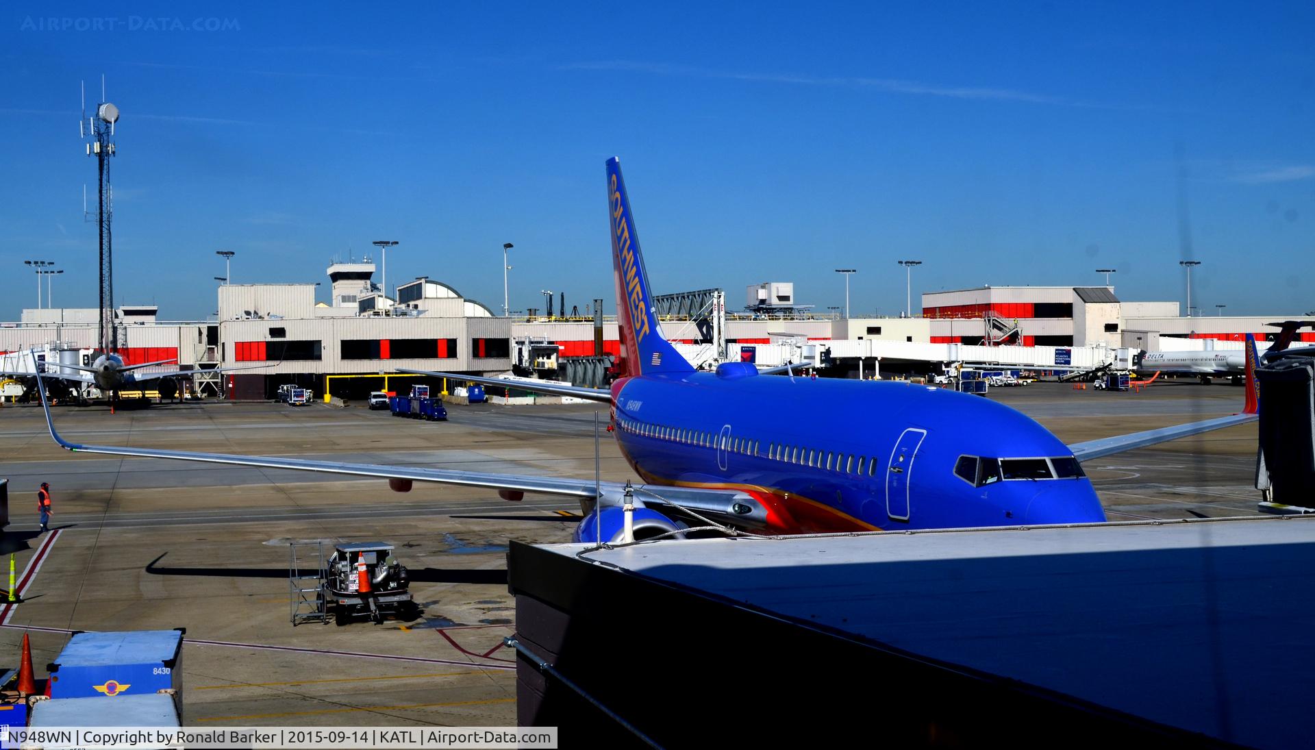 N948WN, 2010 Boeing 737-7H4 C/N 36662, At the gate Atlanta
