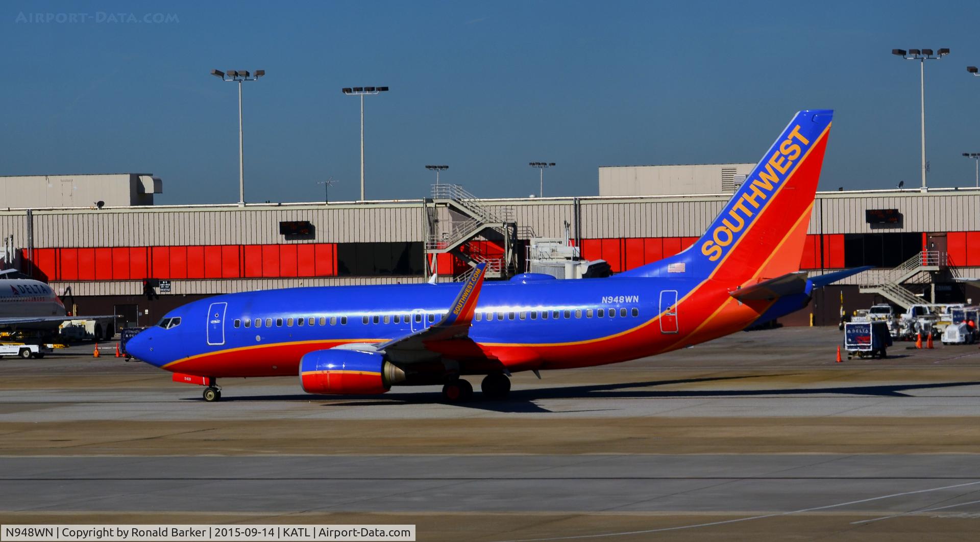 N948WN, 2010 Boeing 737-7H4 C/N 36662, Taxi Atlanta