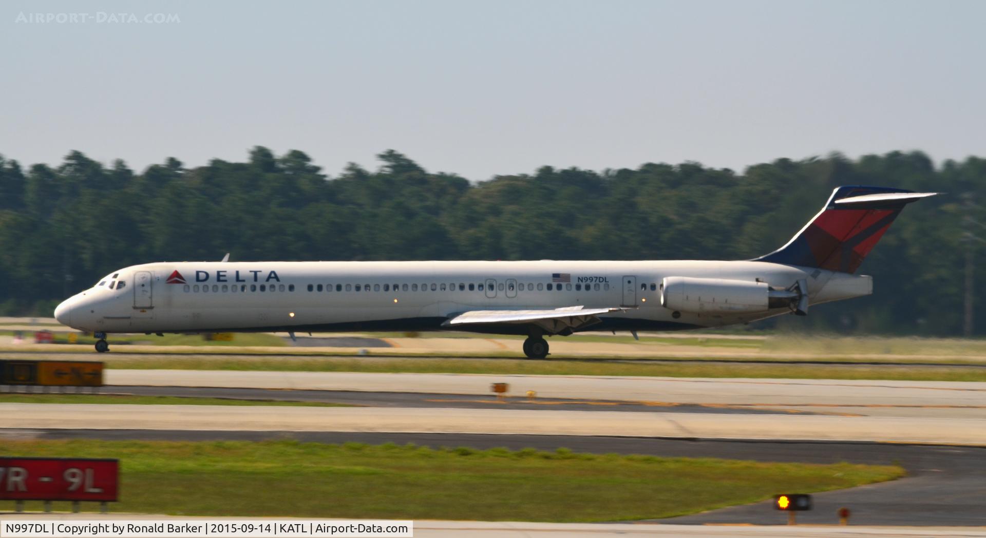 N997DL, 1992 McDonnell Douglas MD-88 C/N 53364, Landing Atlanta