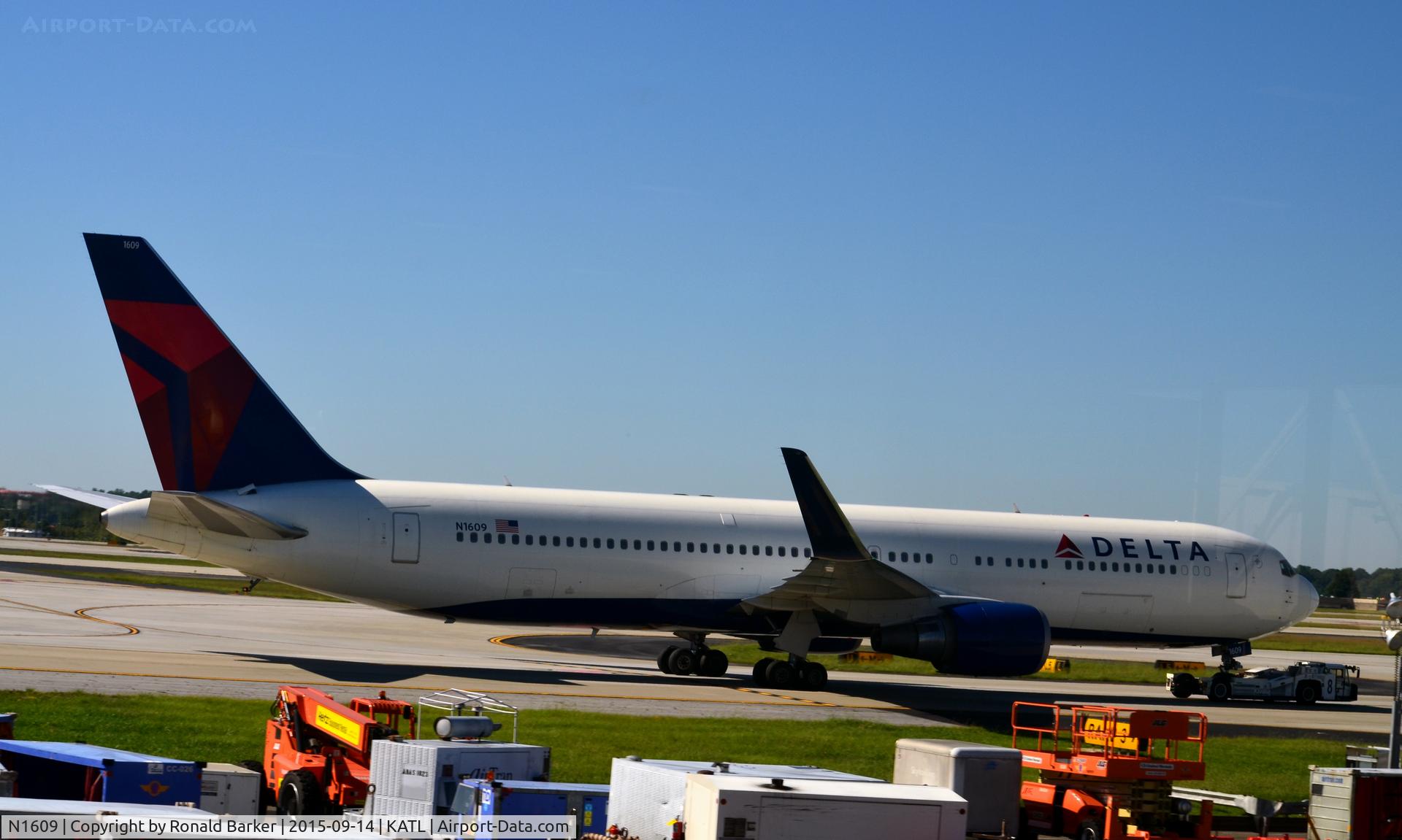 N1609, 2000 Boeing 767-332 C/N 30574, Towed Atlanta