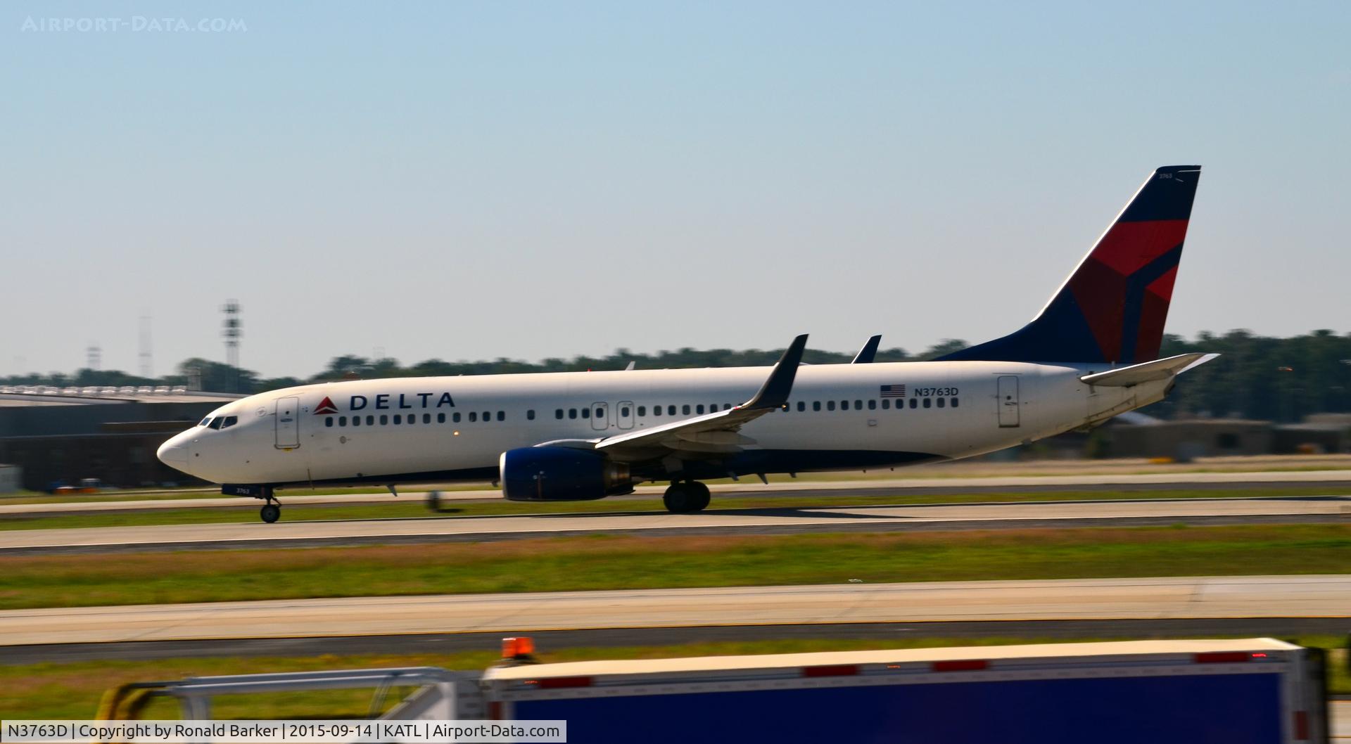 N3763D, 2001 Boeing 737-832 C/N 29629, Takeoff Atlanta