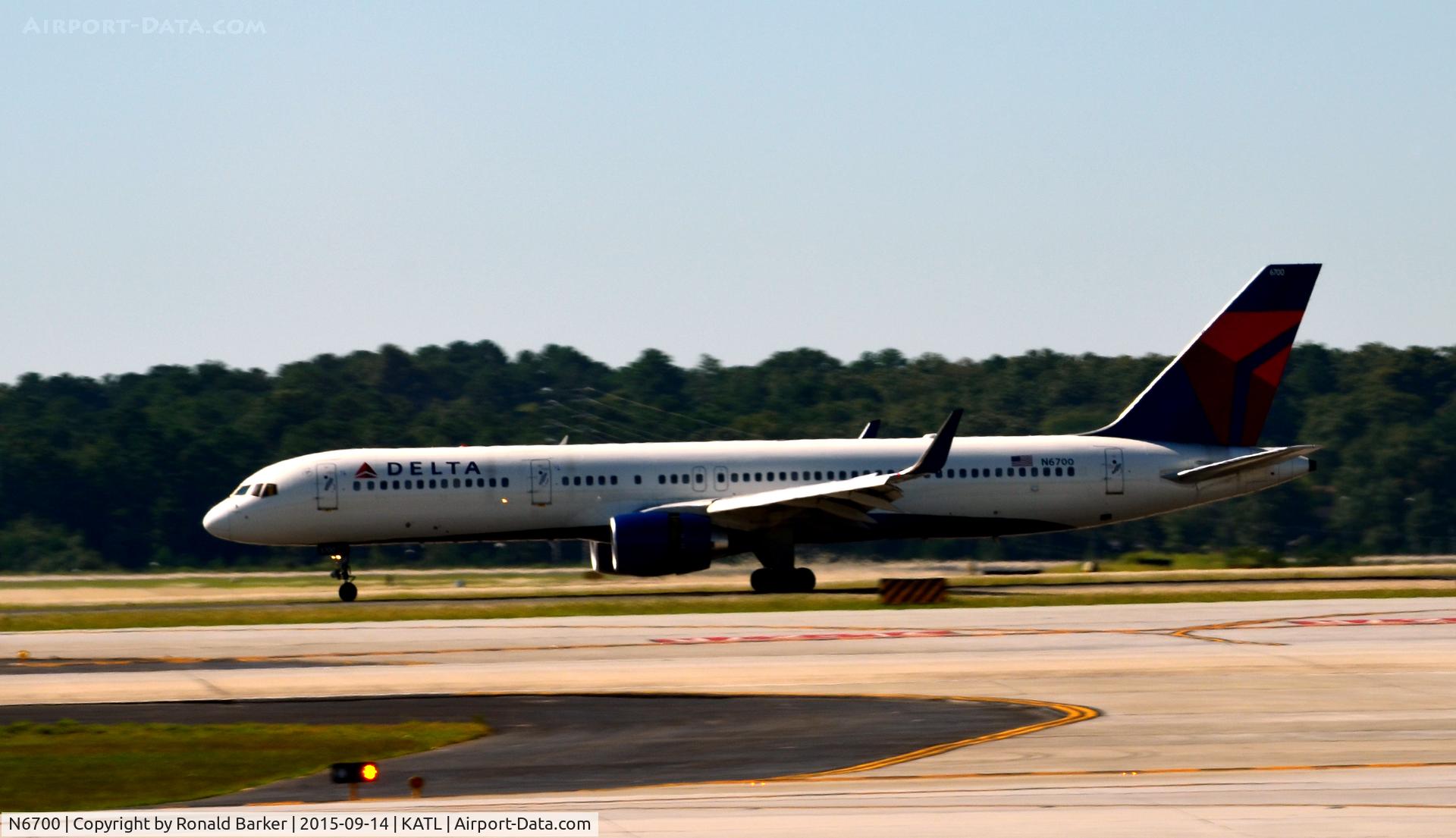 N6700, 1999 Boeing 757-232 C/N 30337, Landing Atlanta