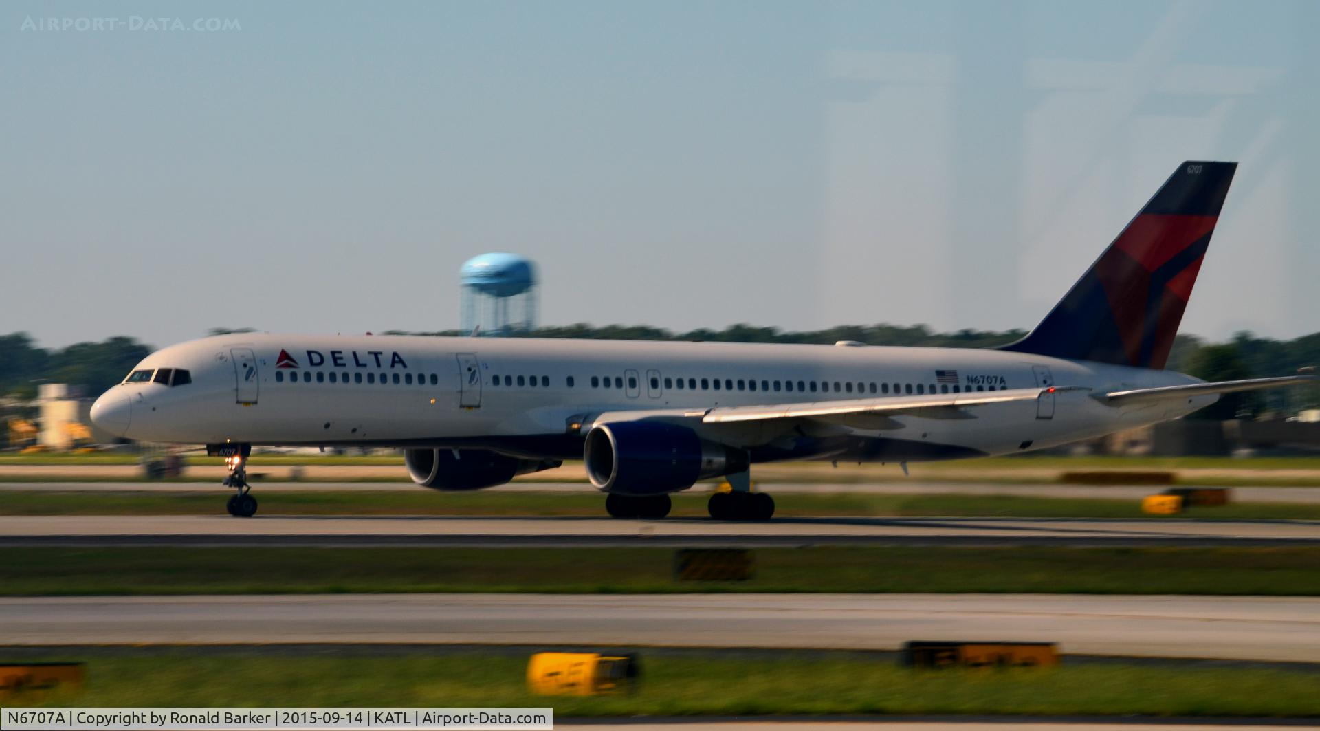 N6707A, 2000 Boeing 757-232 C/N 30395, Takeoff Atlanta