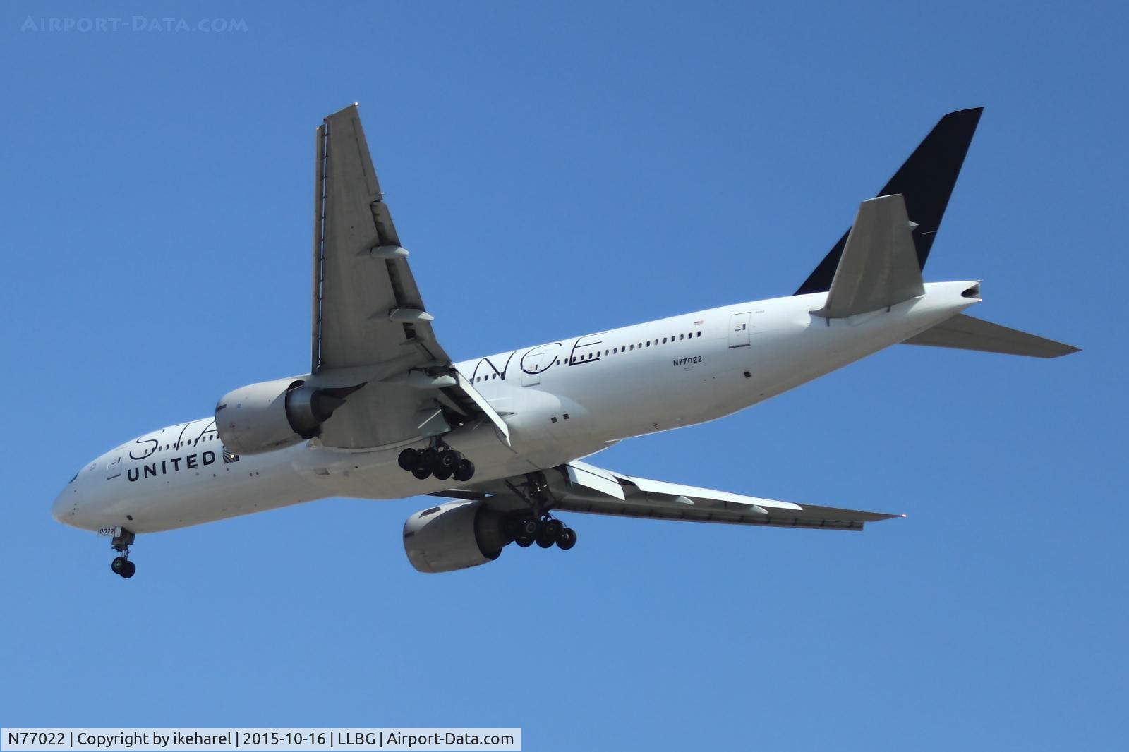 N77022, 2010 Boeing 777-224 C/N 39777, Flight from Newark, NJ, USA, landing on runway 30.