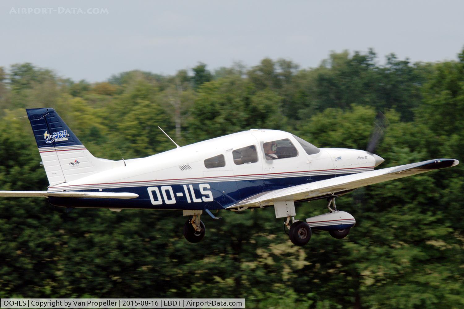 OO-ILS, Piper PA28-181 C/N 28-43432, Piper PA-28-181 Archer III of Vliegclub Ursel taking off from Schaffen-Diest (fly-in 2015)
