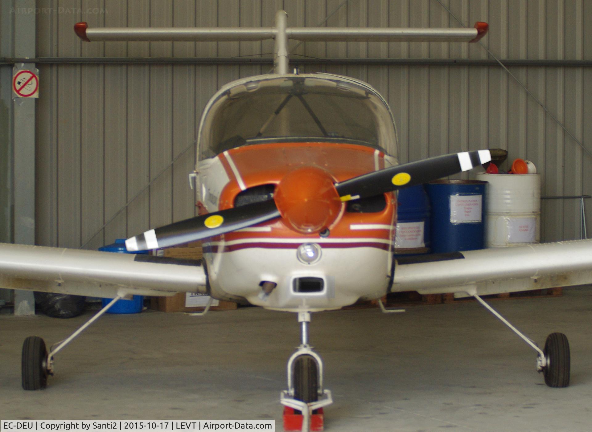 EC-DEU, Piper PA-38-112 Tomahawk Tomahawk C/N 38-78A0589, In the hangar of the Aero Club de Vitoria.