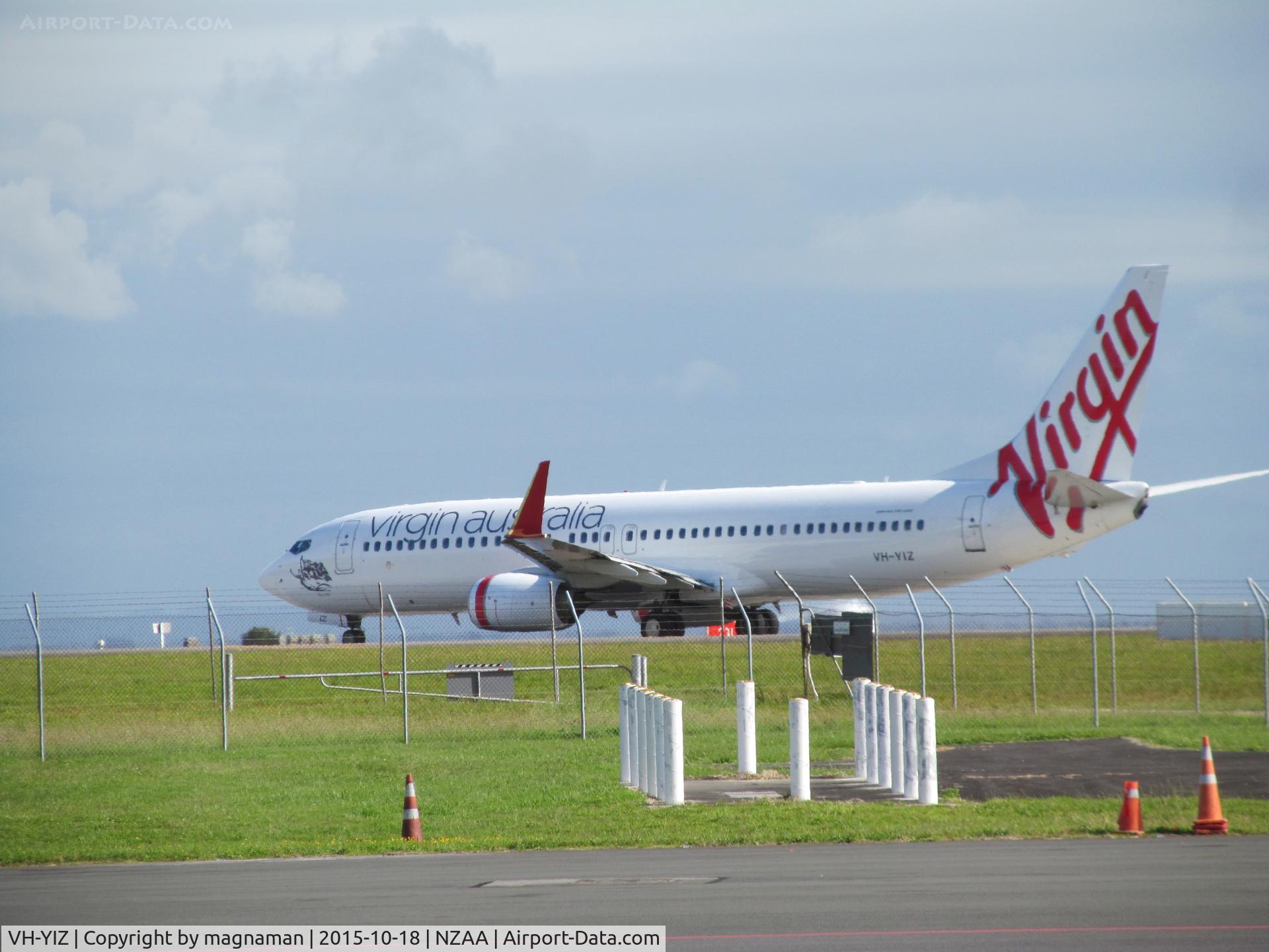 VH-YIZ, 2014 Boeing 737-8FE C/N 40702, on hold for departure
