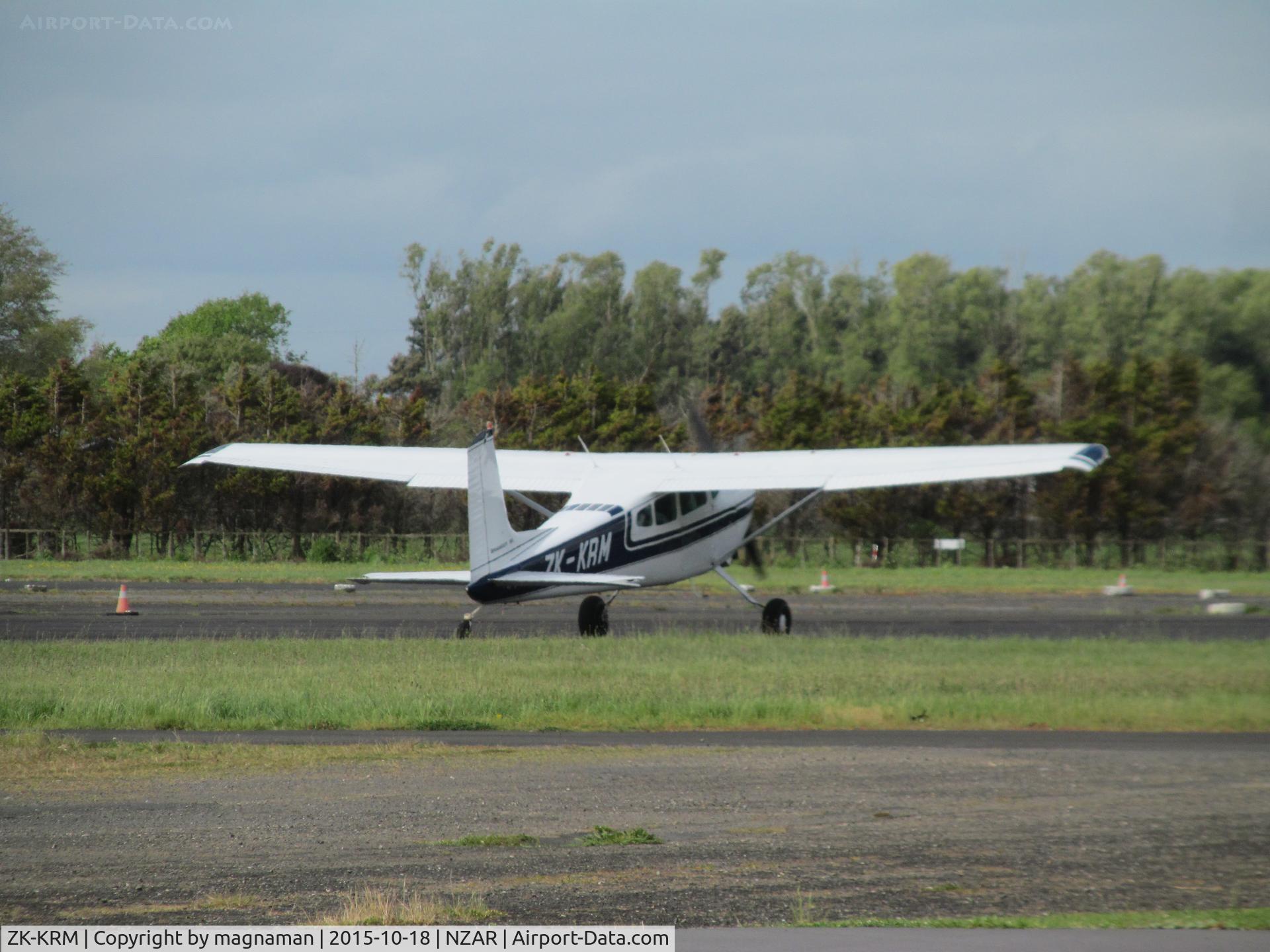 ZK-KRM, Cessna 180H Skywagon C/N 18051889, Taxying out for departure